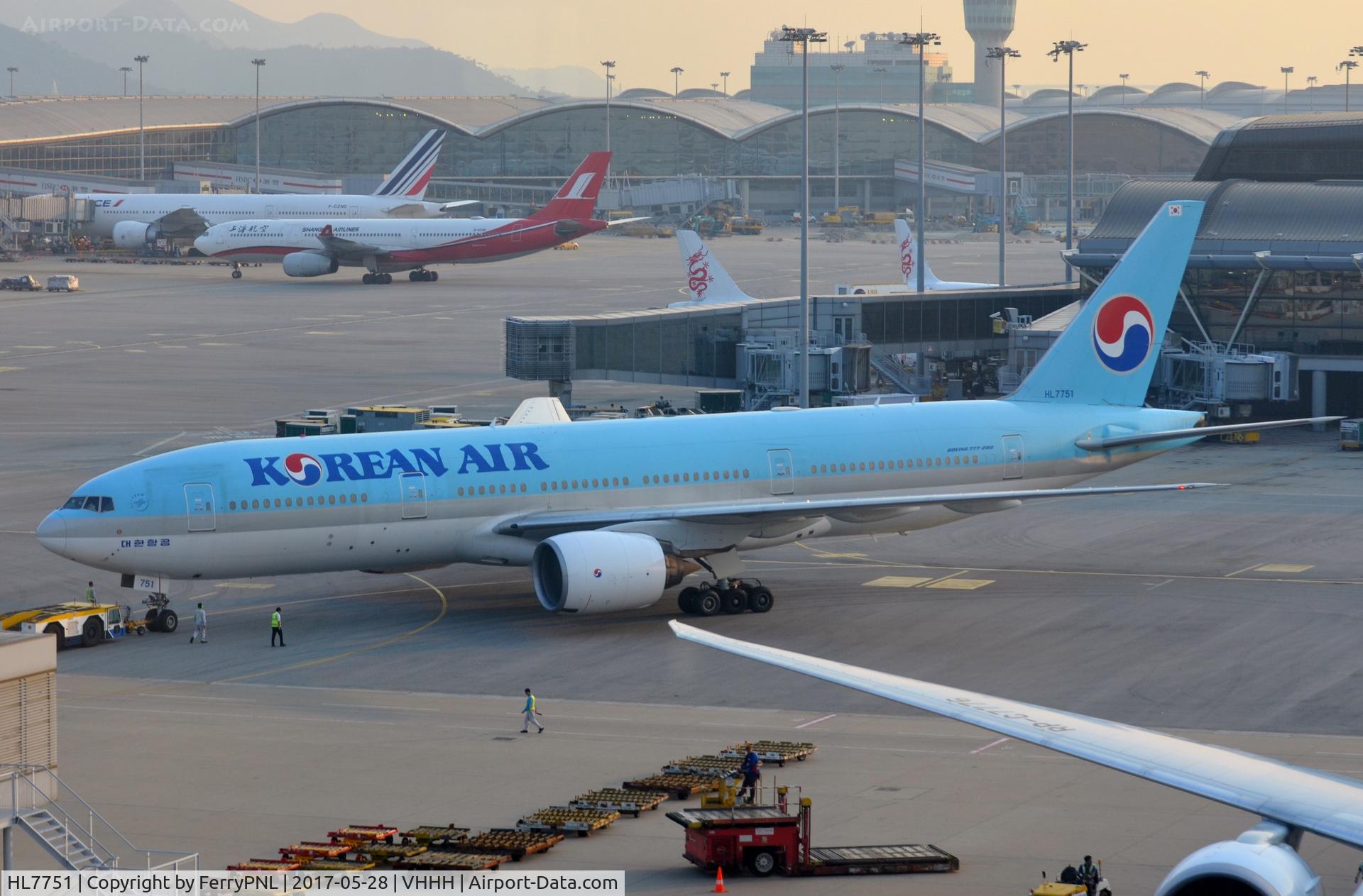 HL7751, 2007 Boeing 777-2B5/ER C/N 34210, Korean B772 pushed back.