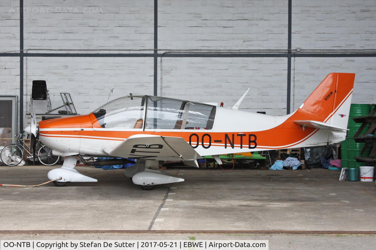 OO-NTB, 1979 Robin DR-400-180R Remorqueur Regent C/N 1441, @ Weelde.