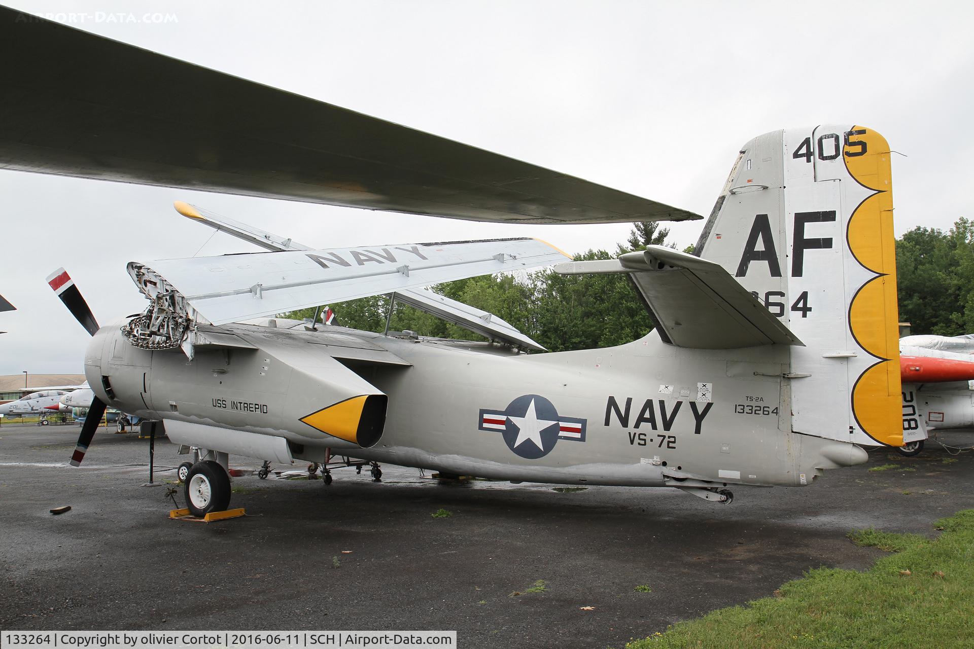 133264, Grumman TS-2A Tracker C/N 235, Sadly, wing folded exposition