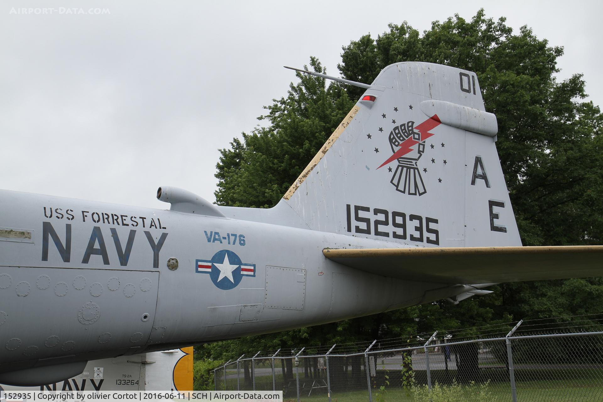 152935, Grumman A-6E C/N I-239, tail view
