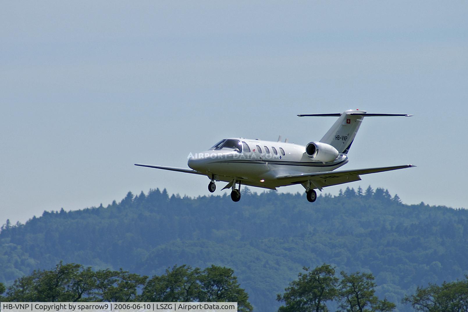 HB-VNP, 2002 Cessna 525 CitationJet CJ1 C/N 525-0499, Short final rwy 07 Grenchen, its home base