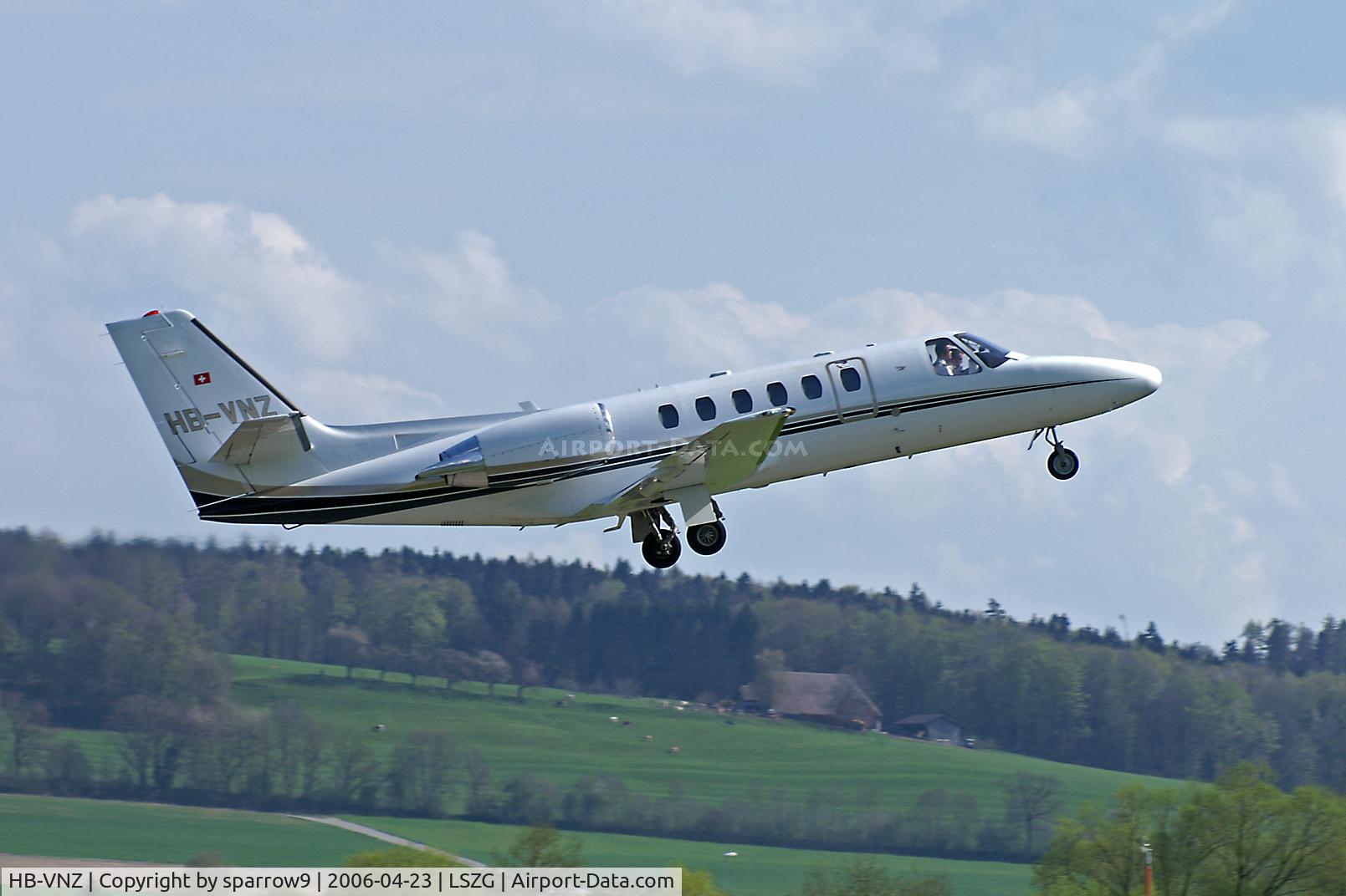 HB-VNZ, 2000 Cessna 550 Citation Bravo C/N 550-0906, on climb out from rwy 25 Grenchen