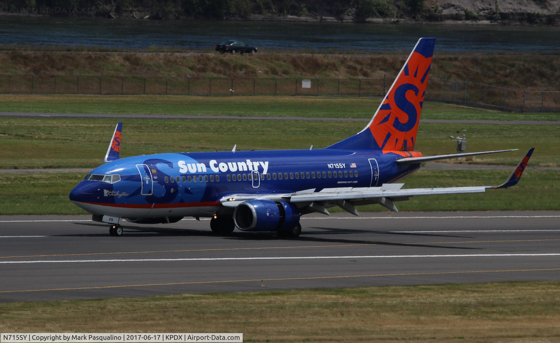 N715SY, 2004 Boeing 737-752 C/N 33787, Boeing 737-700