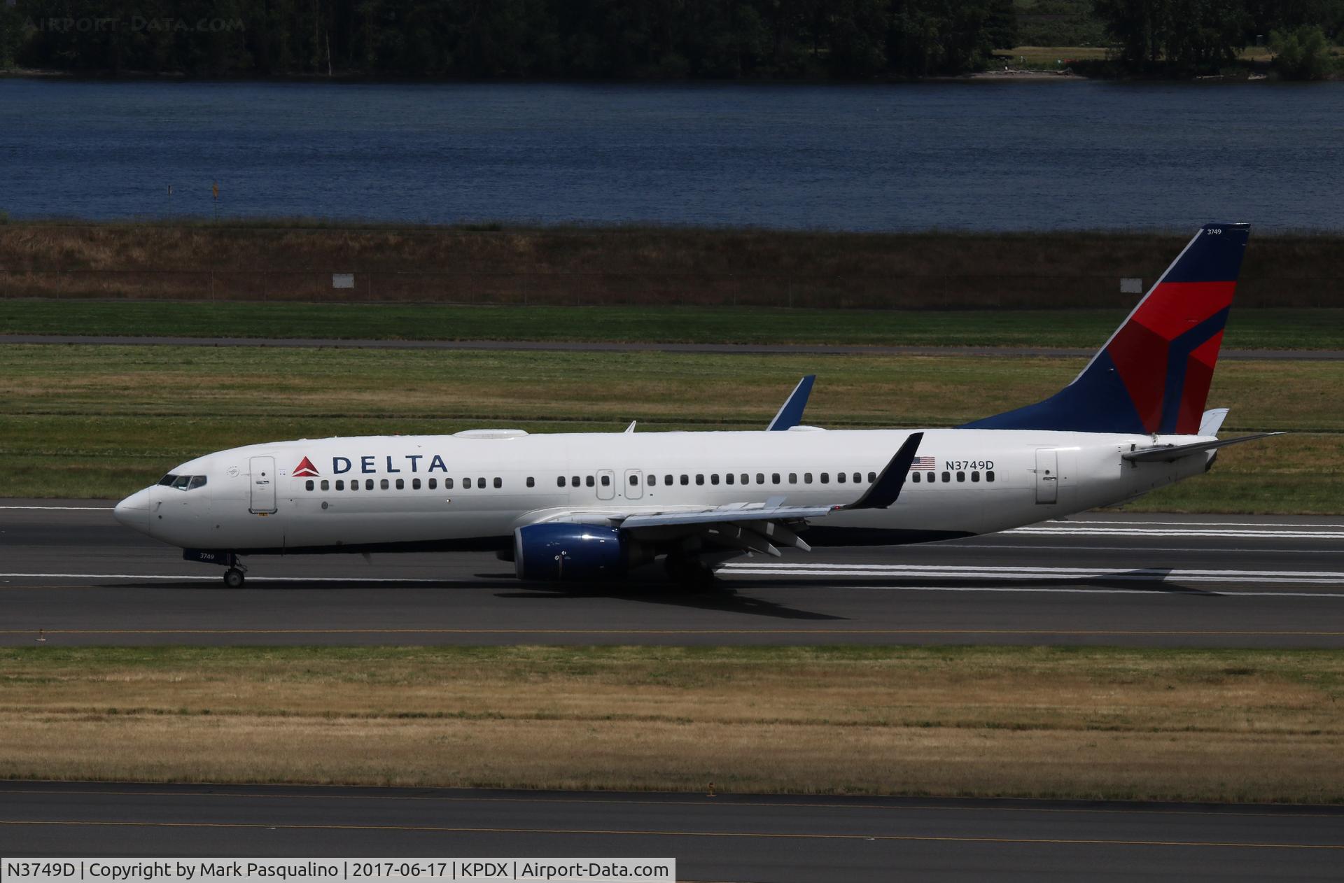 N3749D, 2001 Boeing 737-832 C/N 30490, Boeing 737-800