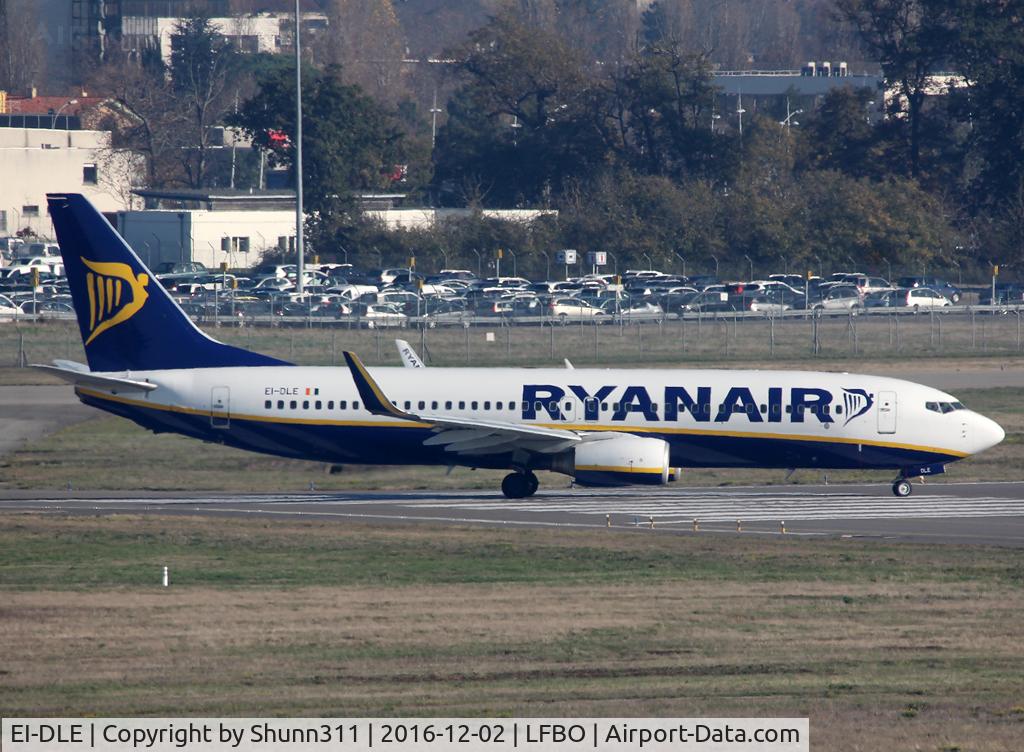EI-DLE, 2006 Boeing 737-8AS C/N 33587, Lining up rwy 14L for departure