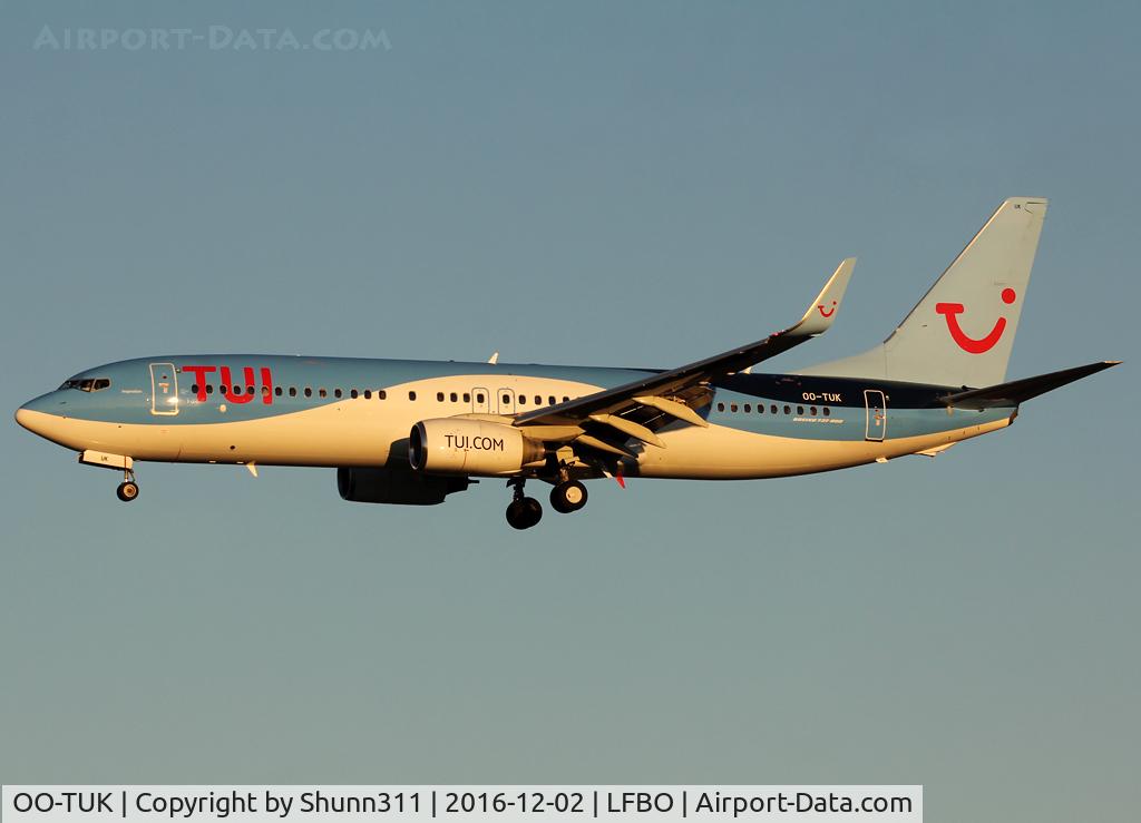 OO-TUK, 2011 Boeing 737-86J C/N 36119, Landing rwy 32L