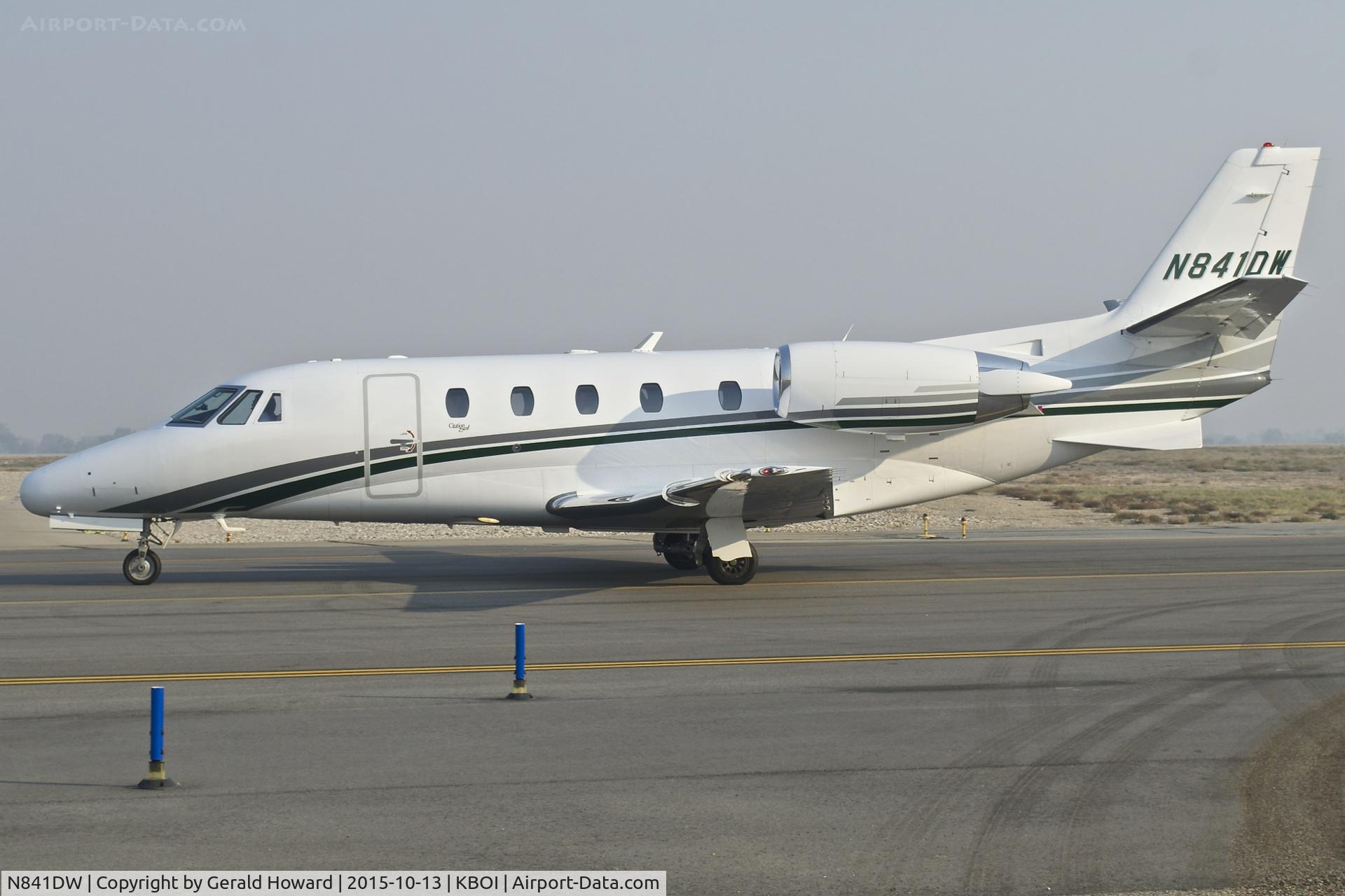 N841DW, 2001 Cessna 560XL C/N 560-5177, Taxiing on Foxtrot to RWY 10R.
