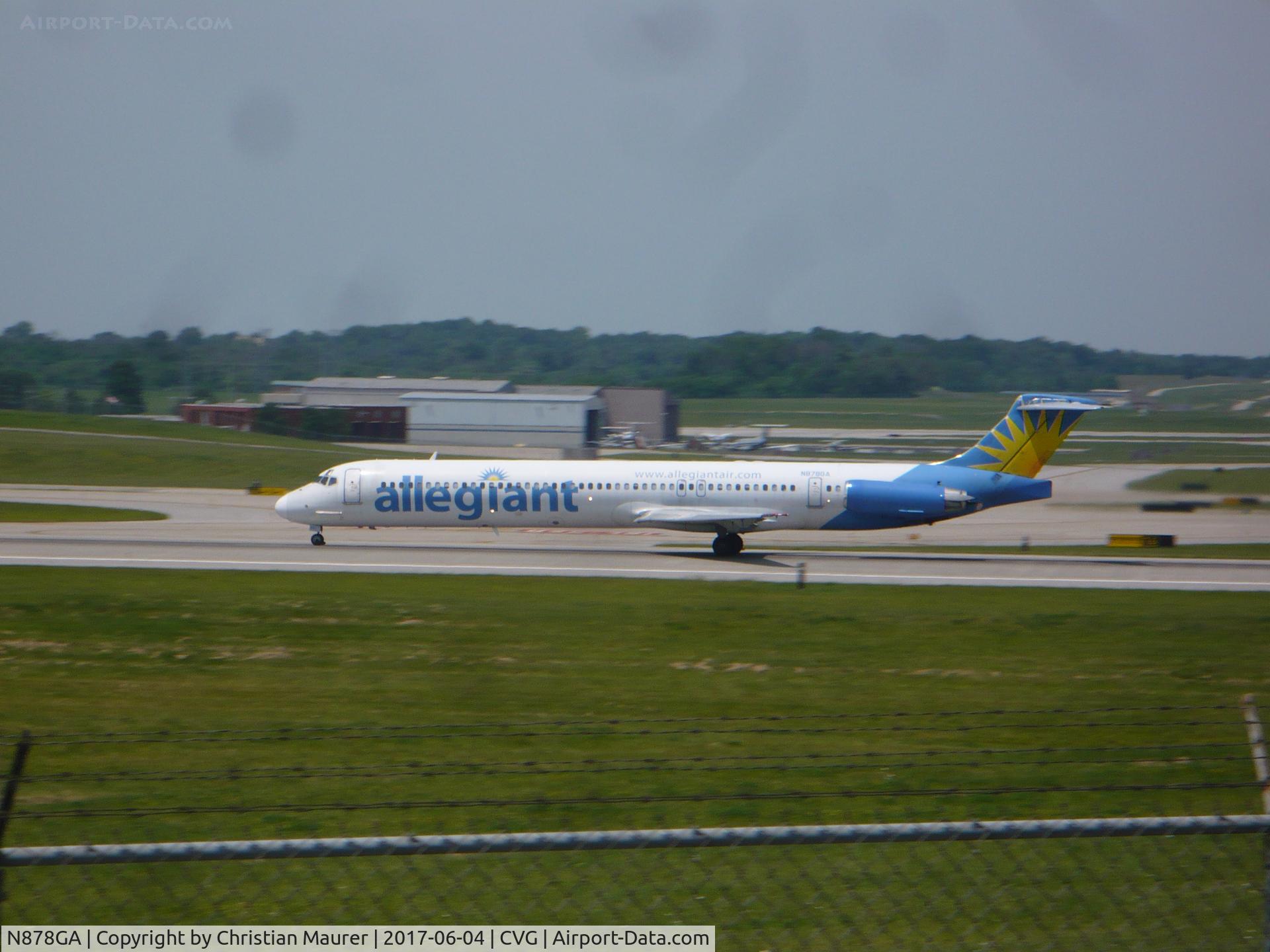 N878GA, 1996 McDonnell Douglas MD-83 (DC-9-83) C/N 53487, Douglas MD-83 in the old livery