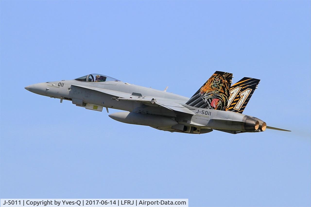 J-5011, McDonnell Douglas F/A-18C Hornet C/N 1351, McDonnell Douglas FA-18C Hornet, Take off rwy 26, Landivisiau Naval Air Base (LFRJ) Tiger Meet 2017