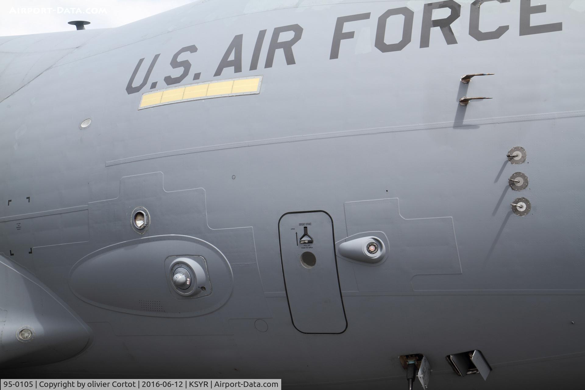 95-0105, 1995 McDonnell Douglas C-17A Globemaster III C/N P-30, sensors and antennas