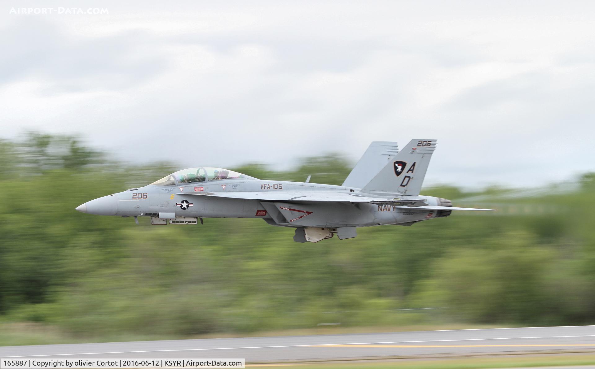 165887, Boeing F/A-18F Super Hornet C/N F047, Syracuze airshow