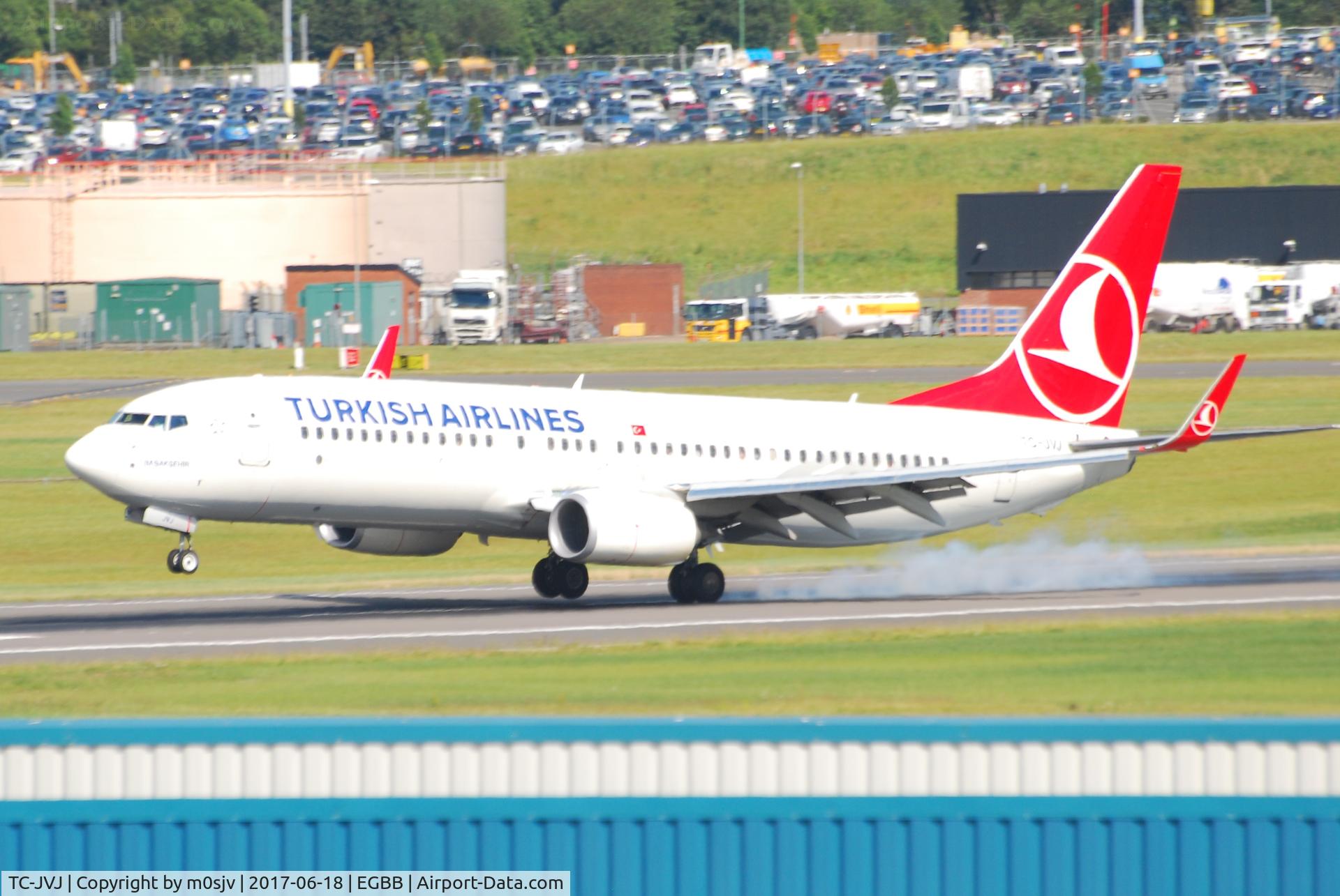 TC-JVJ, 2016 Boeing 737-8F2 C/N 60015, Landing on 33