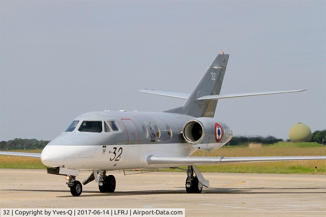 32, 1974 Dassault Falcon 10MER C/N 32, Dassault Falcon 10 MER, Taxiing to parking area, Landivisiau Naval Air Base (LFRJ)
