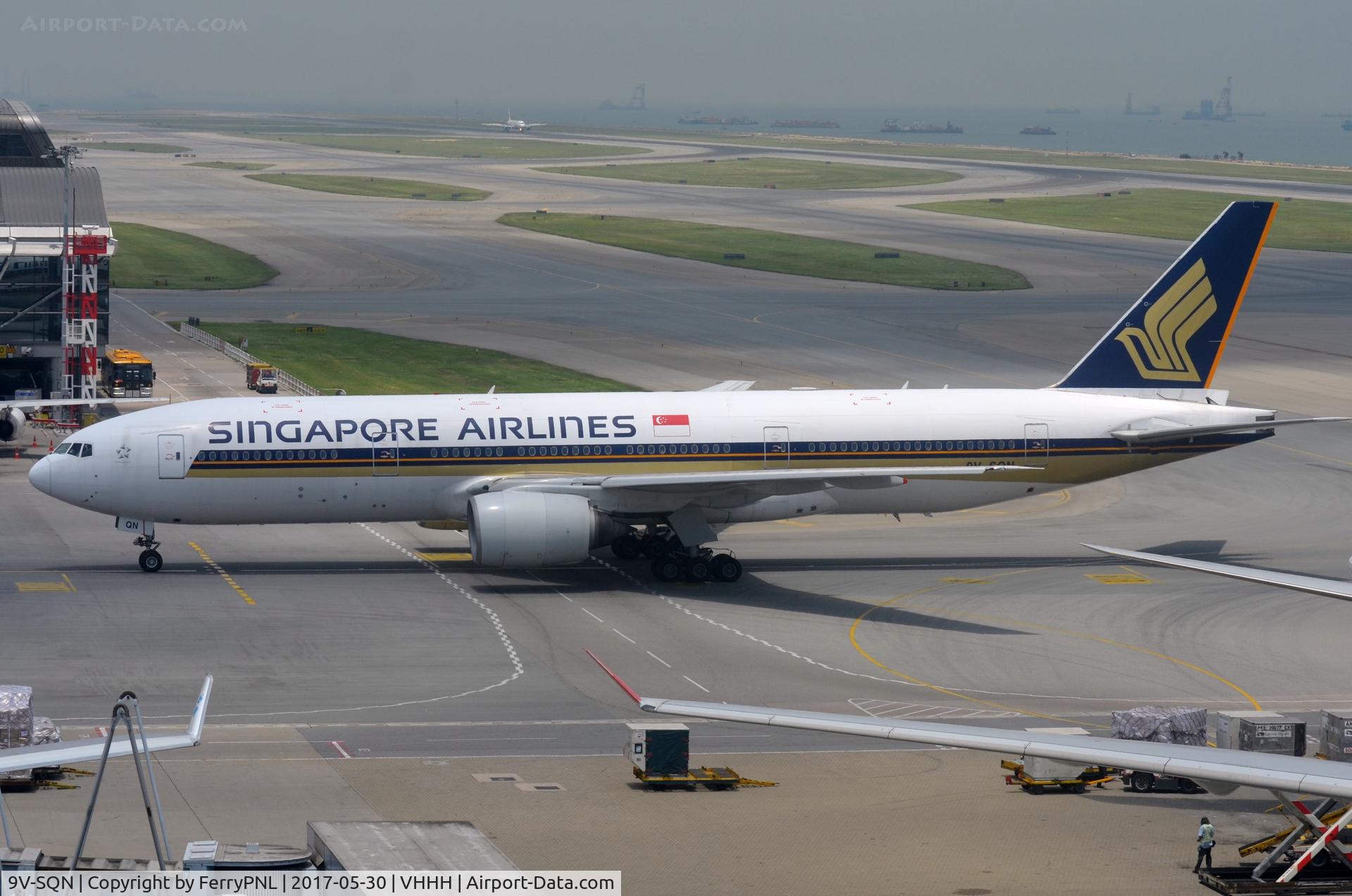 9V-SQN, 2004 Boeing 777-212/ER C/N 33373, Singapore B772 finding its way to the gate.