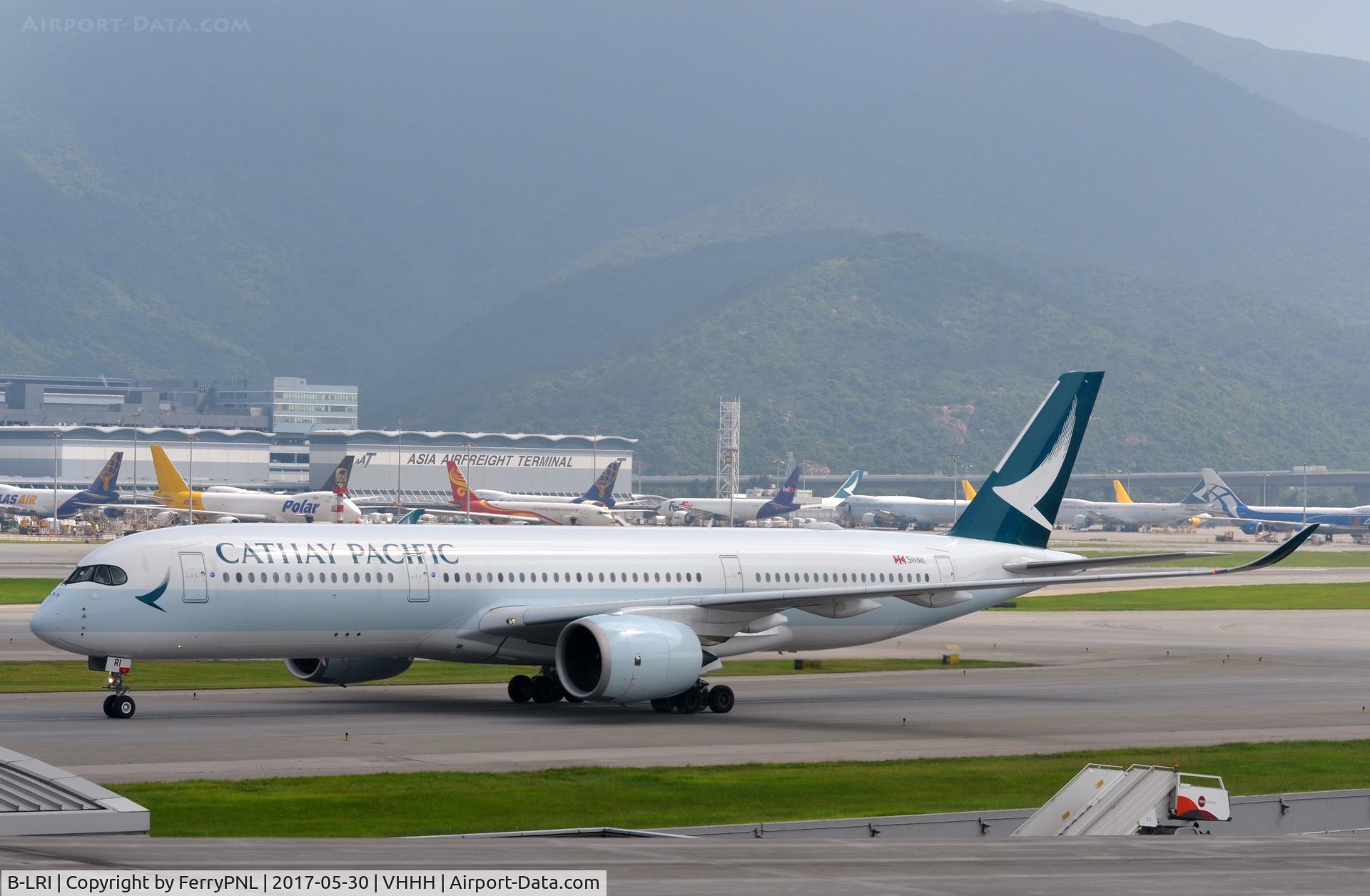 B-LRI, 2016 Airbus A350-941 C/N 058, Cathay A359 taxying to the terminal.