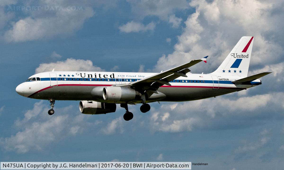 N475UA, 2001 Airbus A320-232 C/N 1495, To 33L.