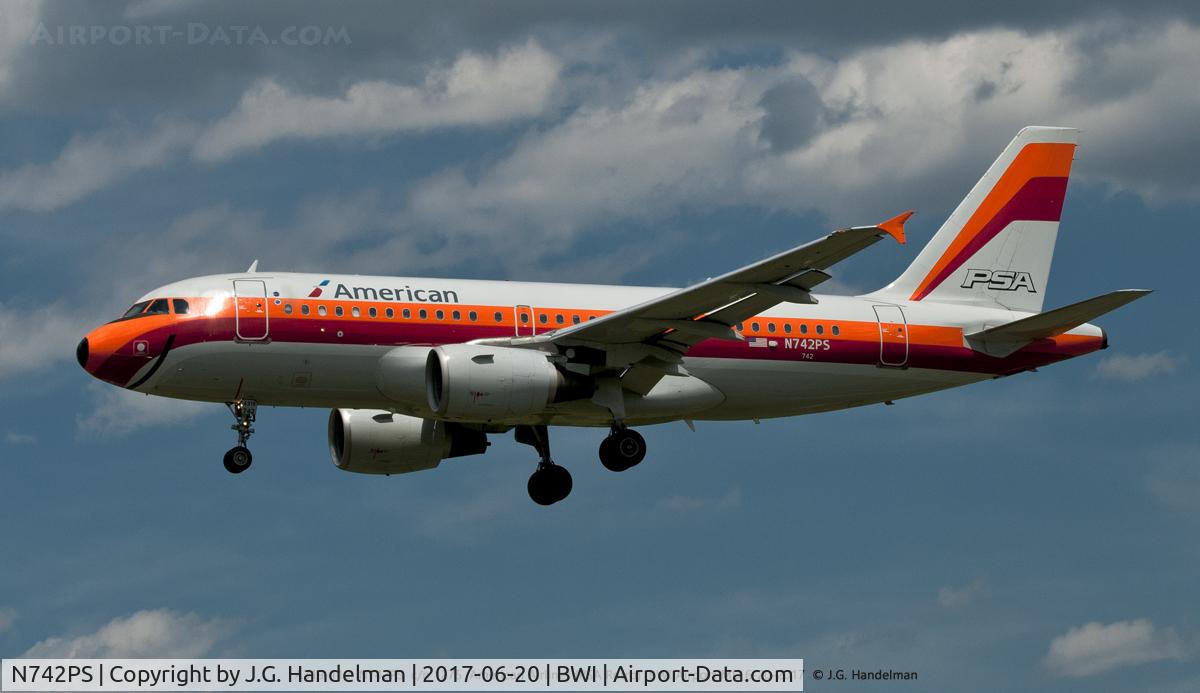 N742PS, 2000 Airbus A319-112 C/N 1275, To 33L.
