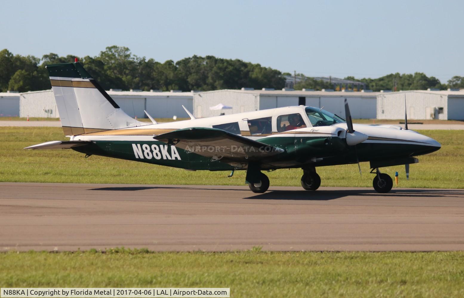 N88KA, 1972 Piper PA-34-200 C/N 34-7350029, Seneca