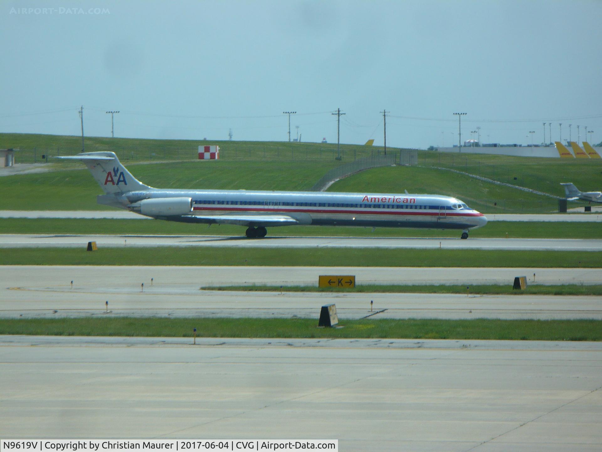 N9619V, 1997 McDonnell Douglas MD-83 (DC-9-83) C/N 53566, 19V On 27