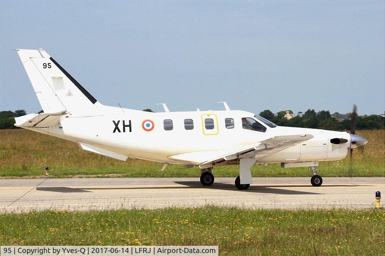 95, Socata TBM-700A C/N 95, Socata TBM-700A, Taxiing to holding point rwy 26, Landivisiau Naval Air Base (LFRJ) Tiger Meet 2017