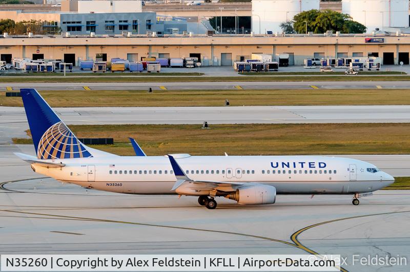 N35260, 2001 Boeing 737-824 C/N 30855, Ft. Lauderdale