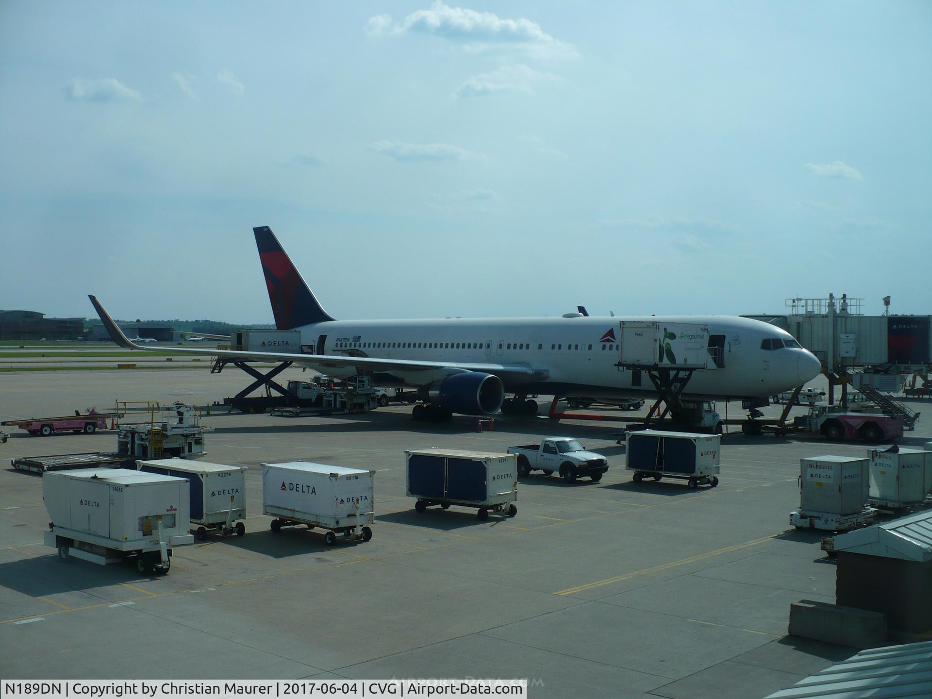 N189DN, 1996 Boeing 767-332 C/N 25990, Boeing 767-332ER