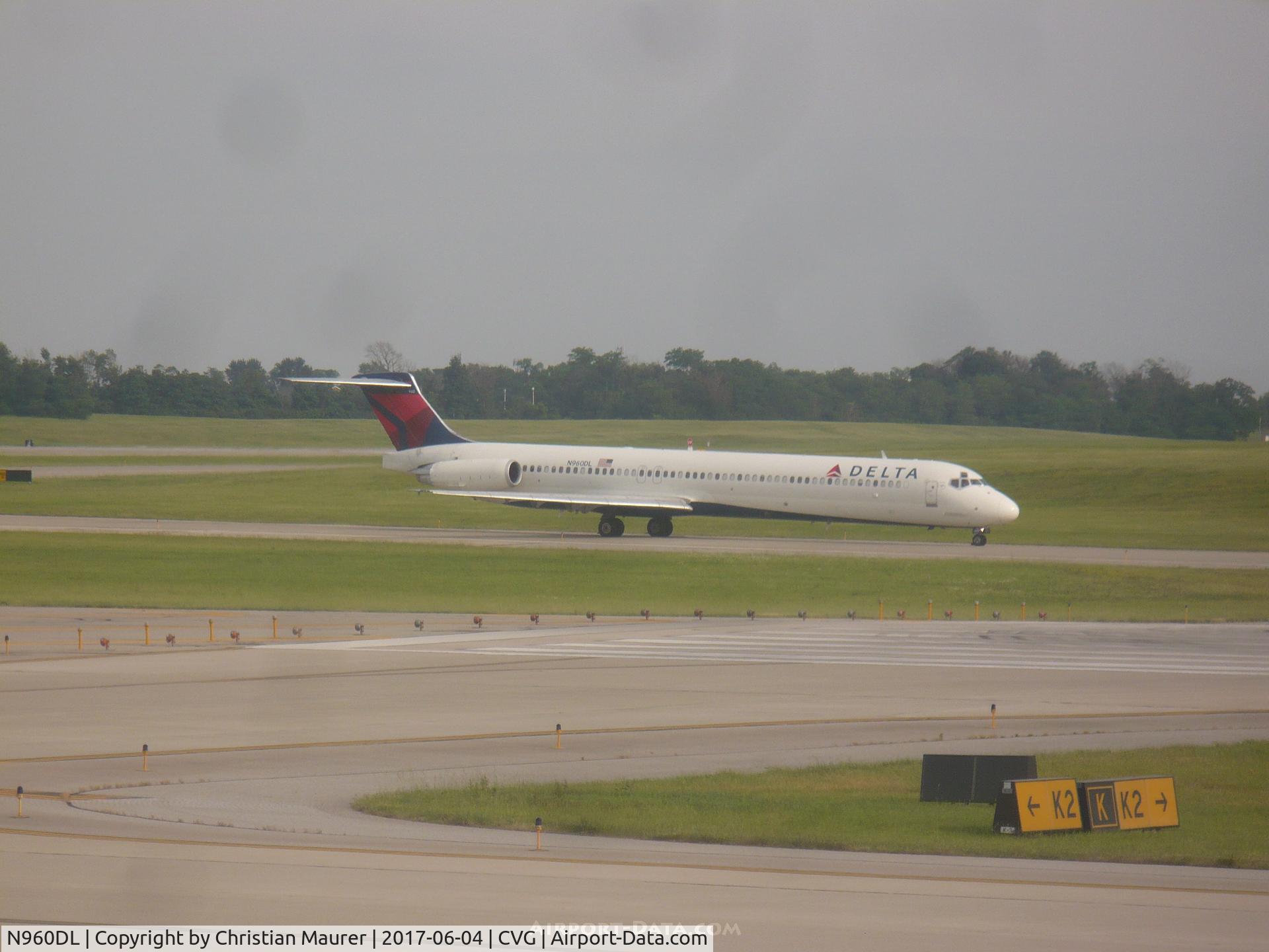 N960DL, 1990 McDonnell Douglas MD-88 C/N 49979, MD-88