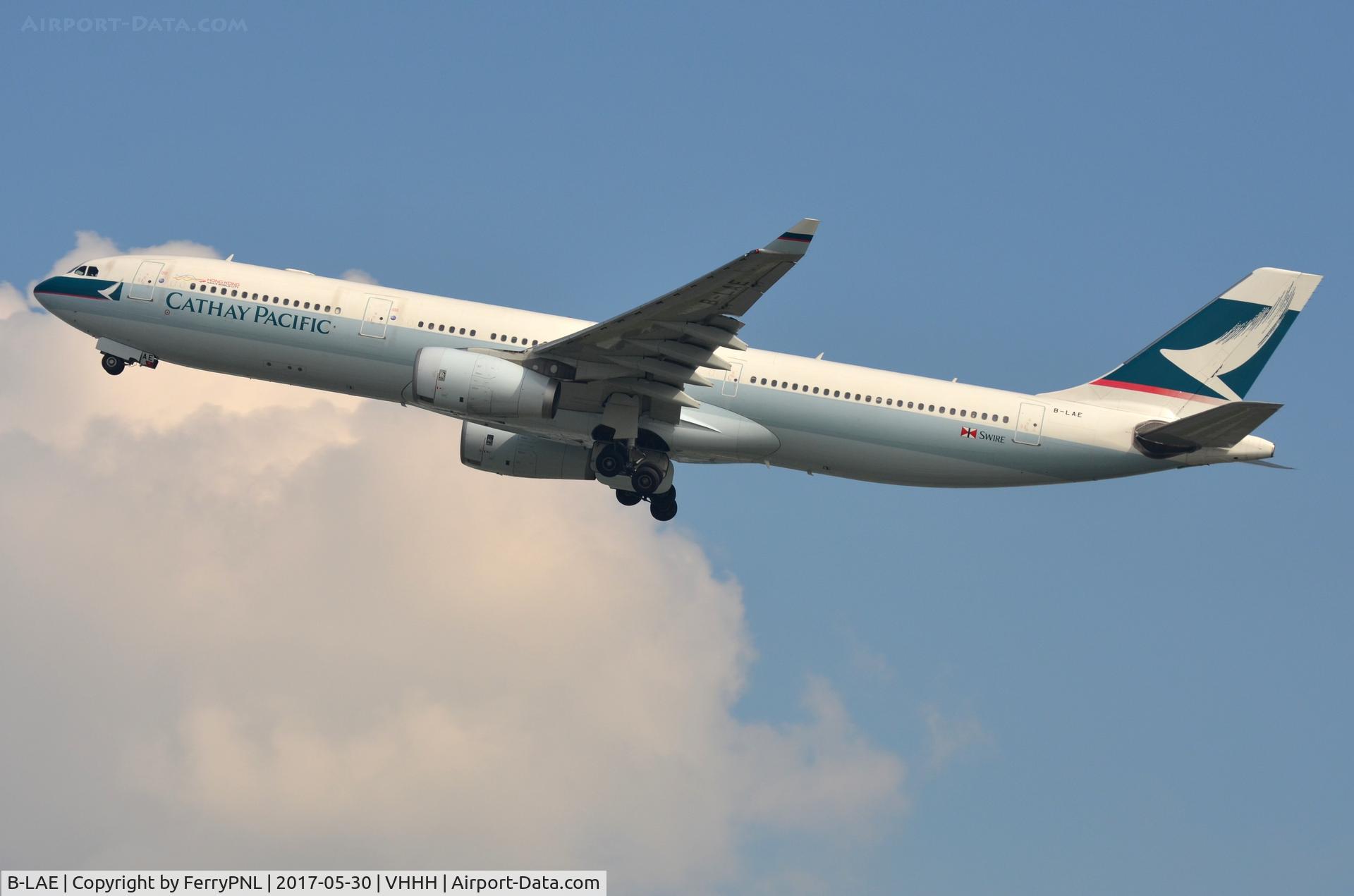 B-LAE, 2007 Airbus A330-343X C/N 850, CX A333 lifting-off.