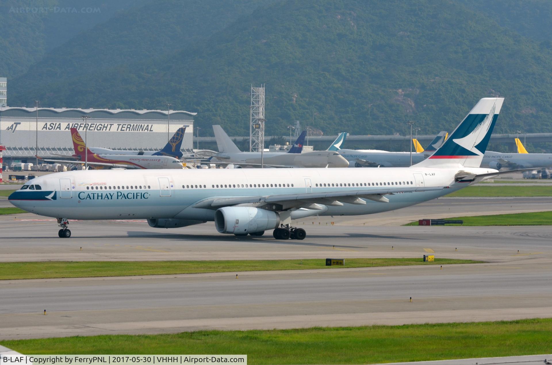 B-LAF, 2007 Airbus A330-342X C/N 855, Cathay A333 taxying past