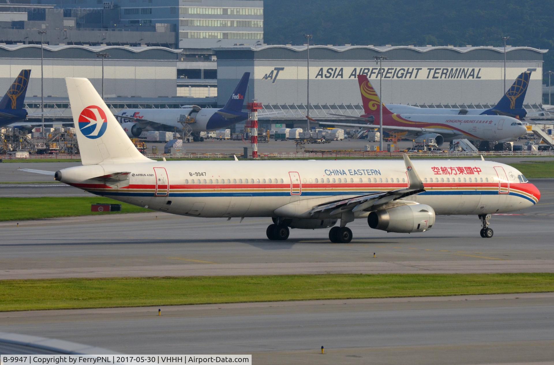 B-9947, 2013 Airbus A321-231 C/N 5705, China Eastern A321 taying to the runway.