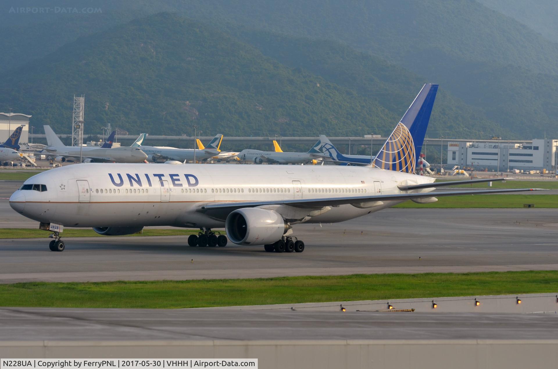 N228UA, 2002 Boeing 777-222 C/N 30556, United B772 arrived in HKG