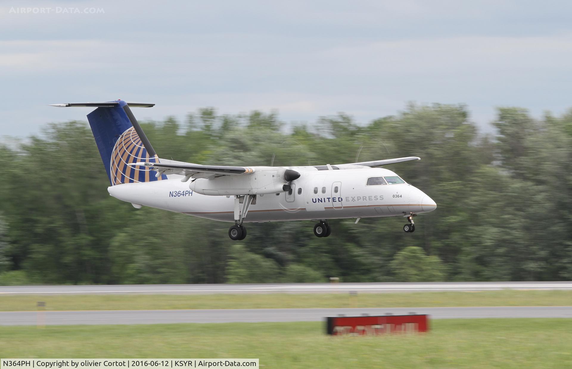 N364PH, 1998 Bombardier DHC-8-202 Dash 8 C/N 524, landing at Syracuse