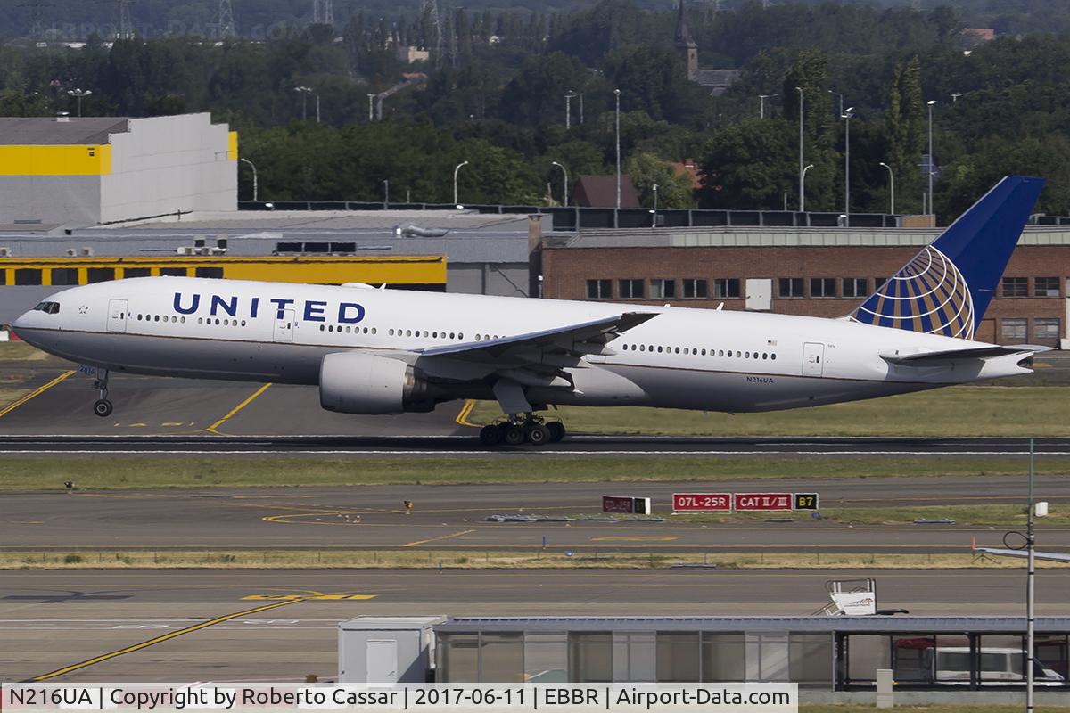 N216UA, 2000 Boeing 777-222 C/N 30549, Brussels