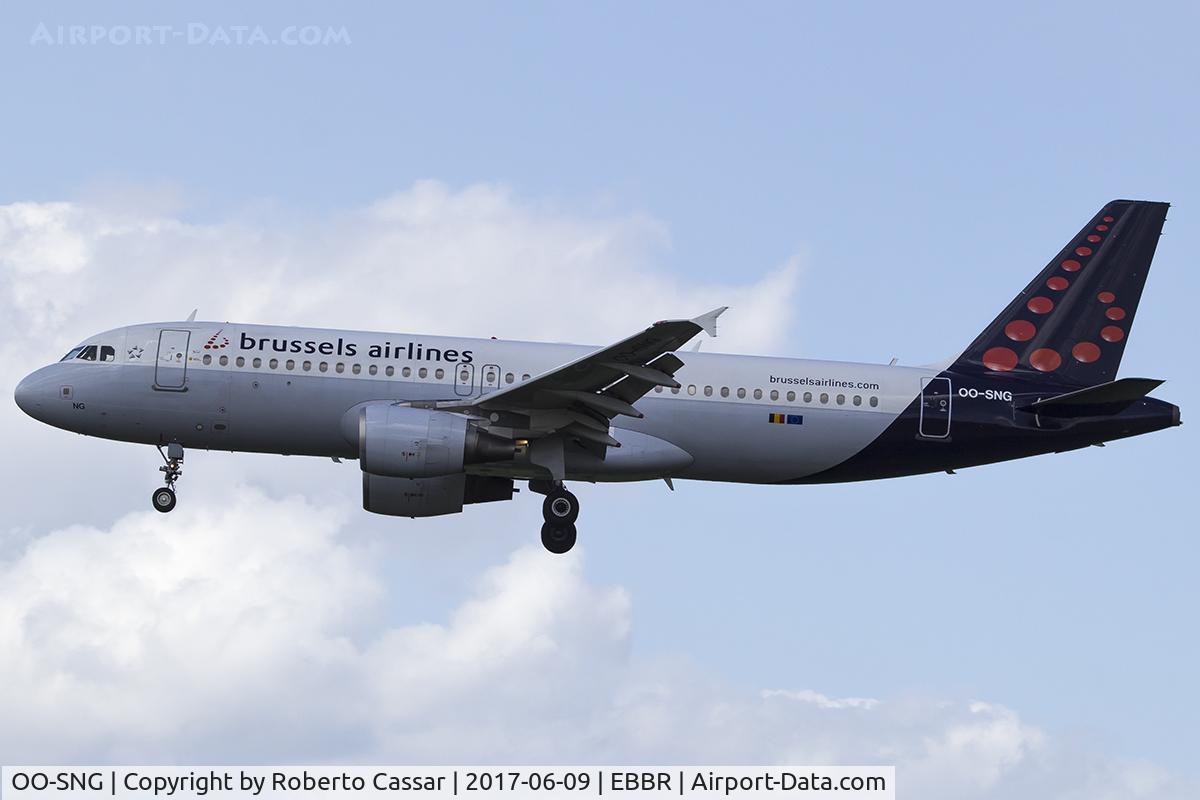 OO-SNG, 2002 Airbus A320-214 C/N 1885, Brussels