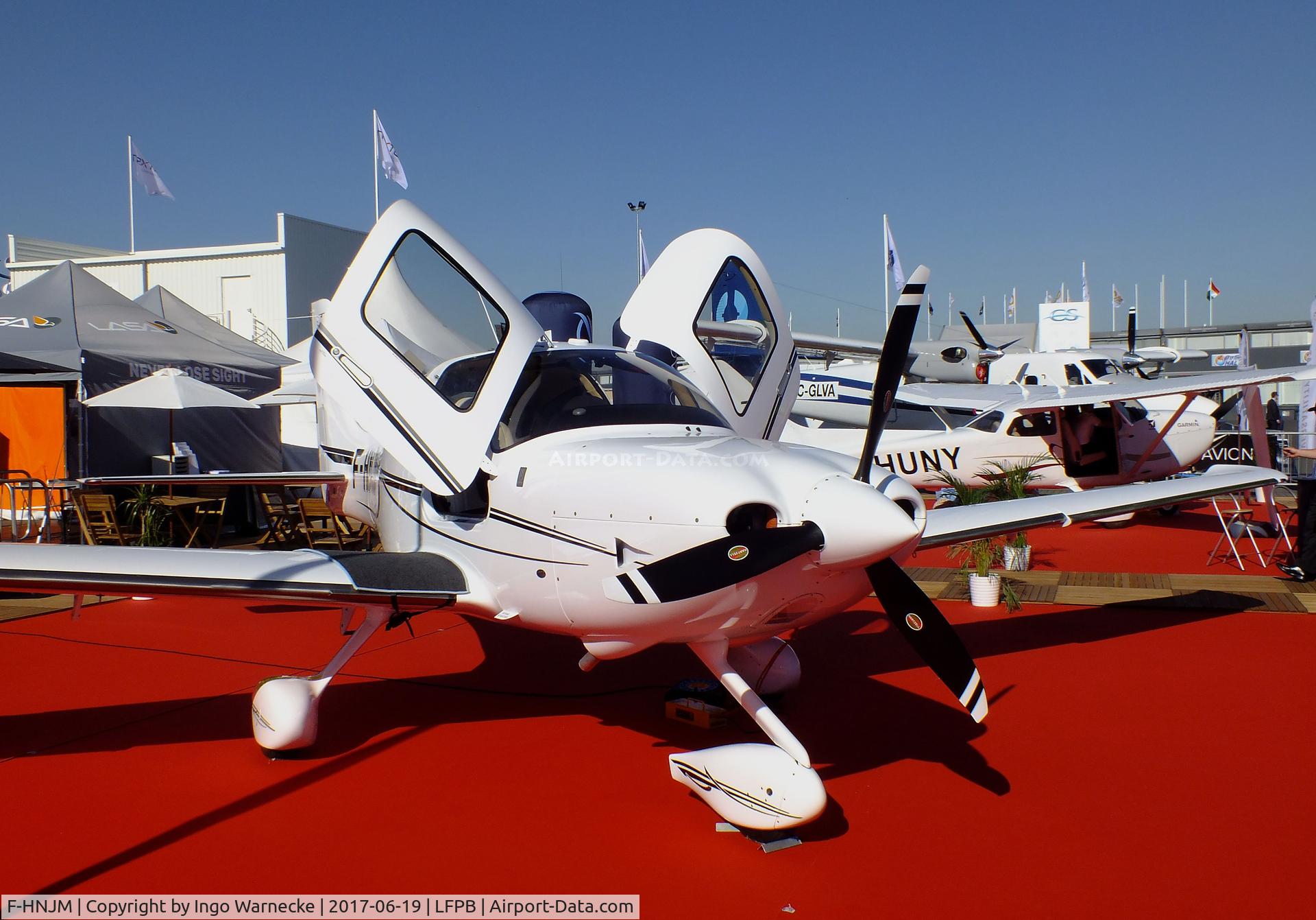 F-HNJM, 2016 Cirrus SR22 C/N 4380, Cirrus SR22 at the Aerosalon 2017, Paris