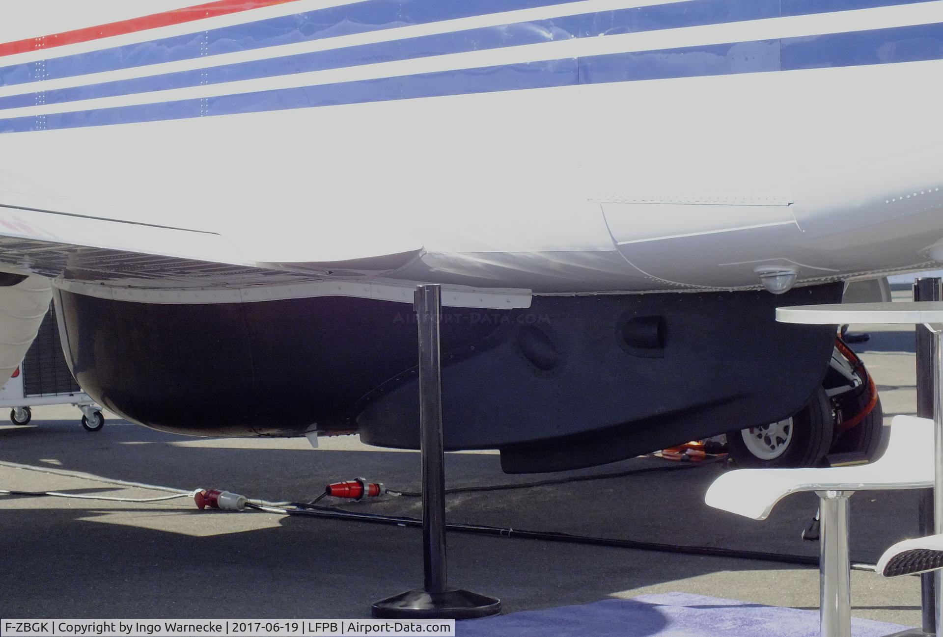 F-ZBGK, 2009 Beech Super King Air 350 C/N FL-682, Beechcraft Super King Air 350 of the Douane Francaise (french customs) at the Aerosalon 2017, Paris