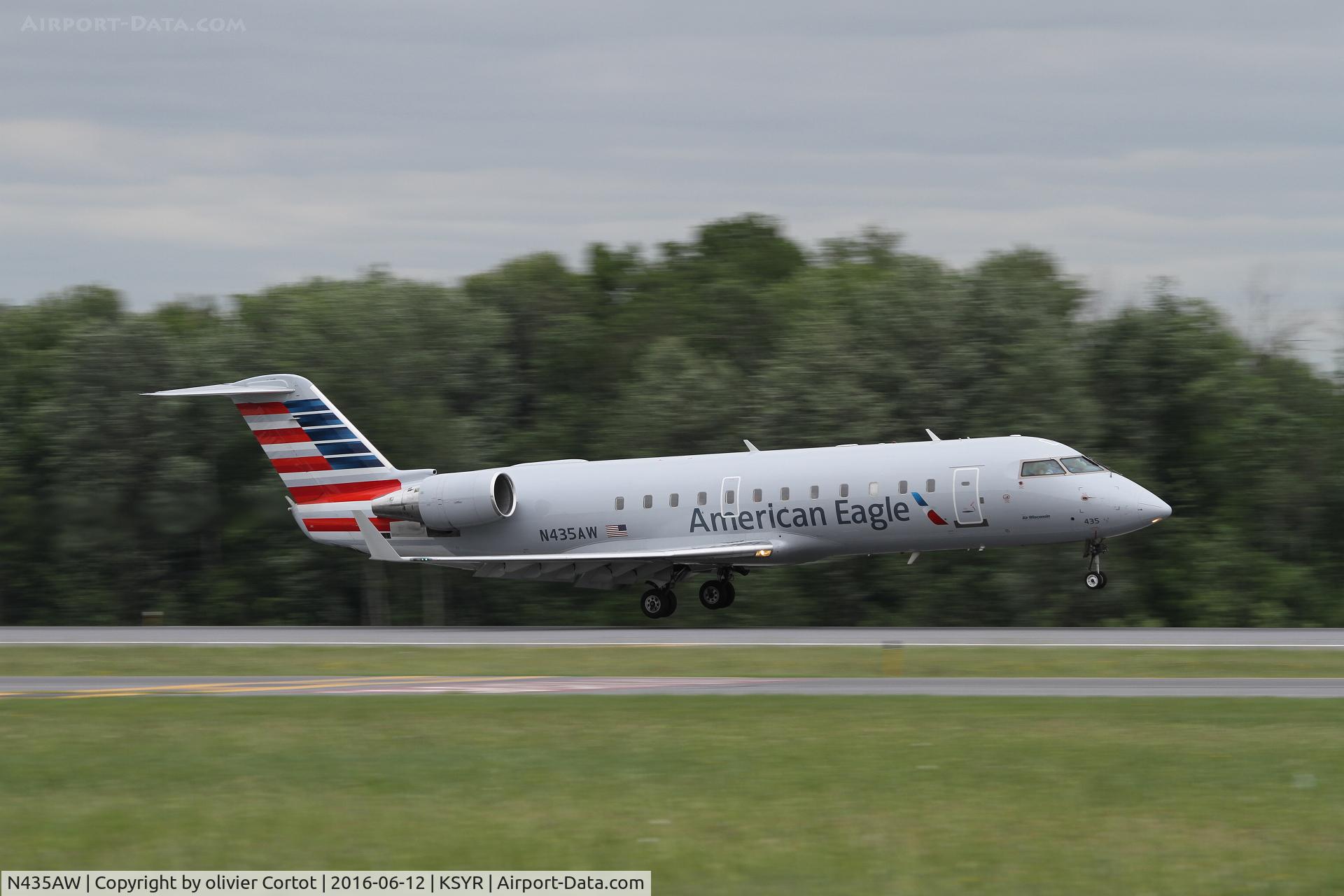 N435AW, 2002 Bombardier CRJ-200ER (CL-600-2B19) C/N 7724, landing at Syracuse
