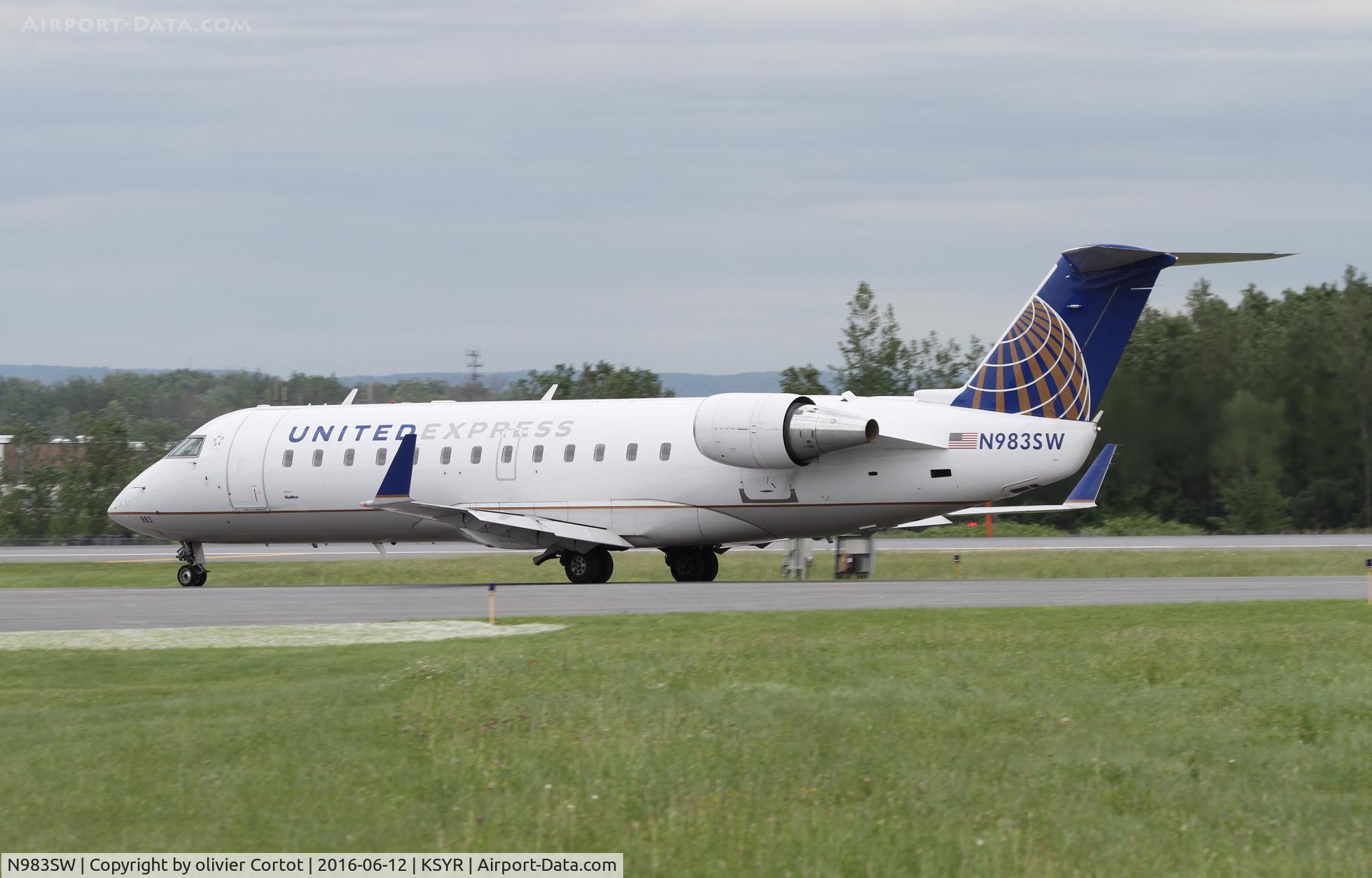 N983SW, 2004 Bombardier CRJ-200ER (CL-600-2B19) C/N 7961, leaving syracuse