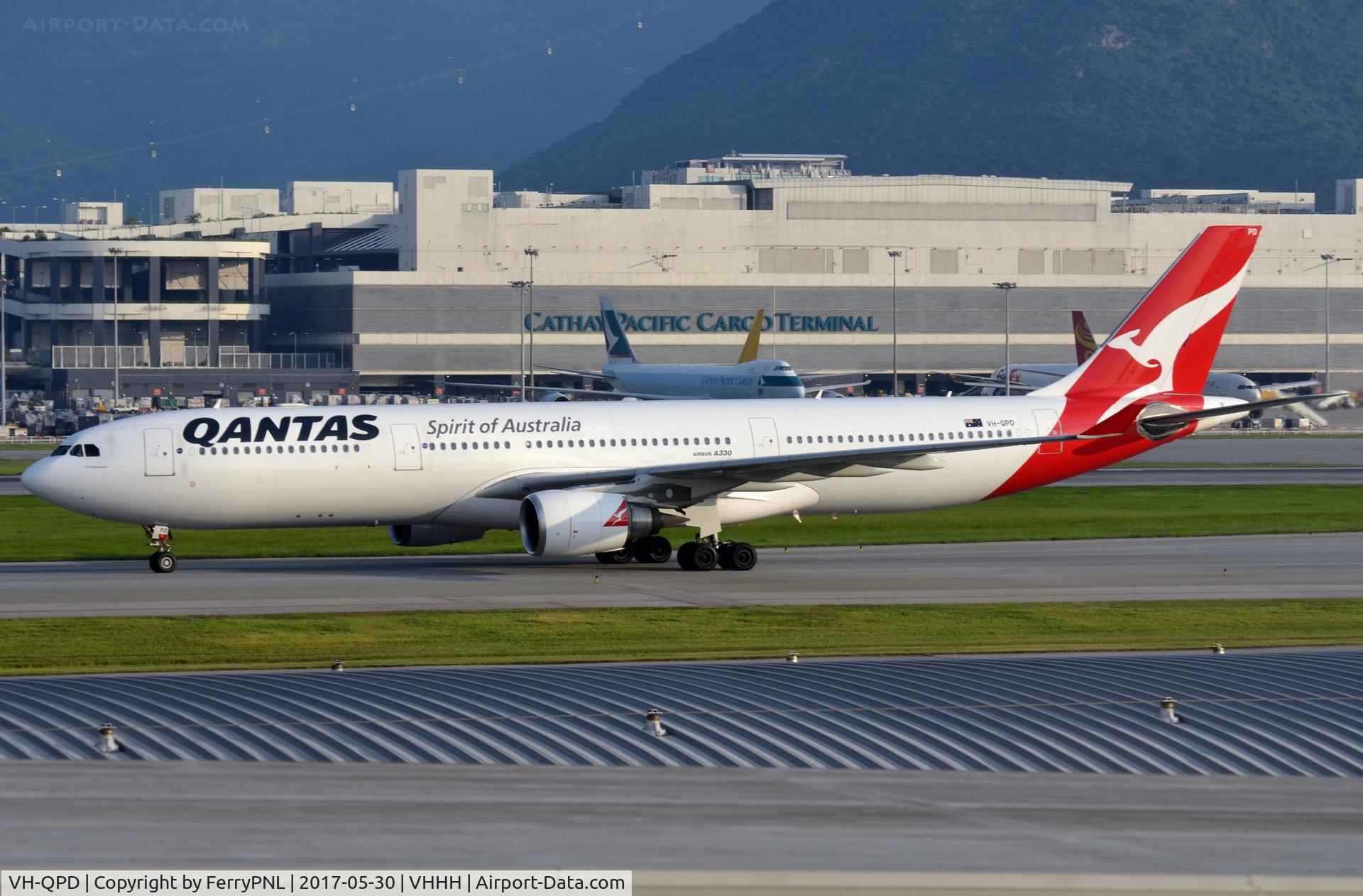 VH-QPD, 2004 Airbus A330-303 C/N 0574, Qantas A333 taxying in.