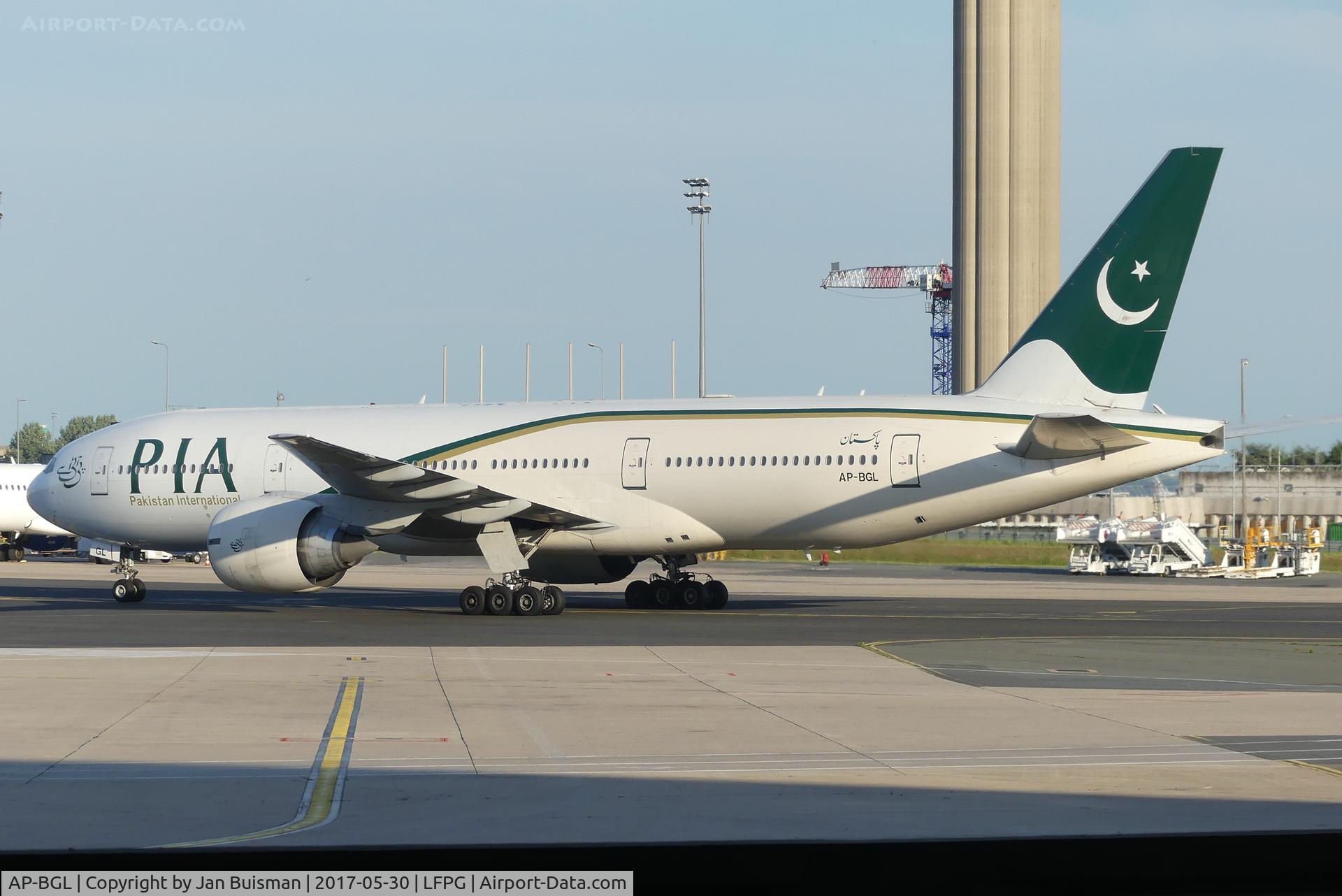 AP-BGL, 2004 Boeing 777-240/ER C/N 33777, Pakistan International