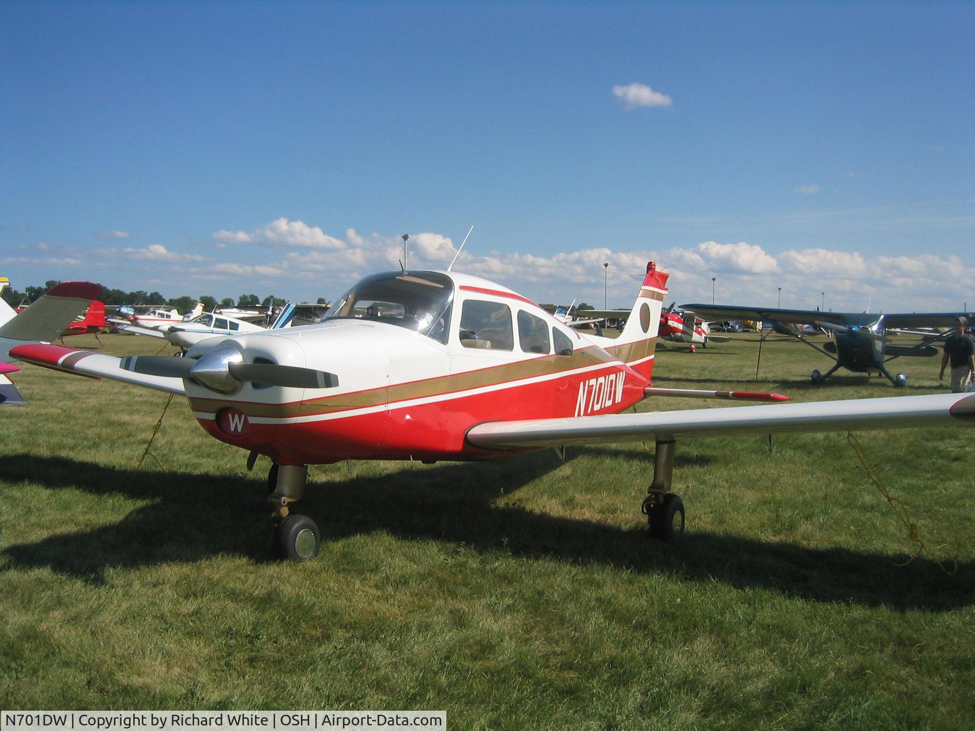 N701DW, 1966 Beech A23A C/N M-977, 2005 Outstanding Beech Single Engine (EAA Airventure)