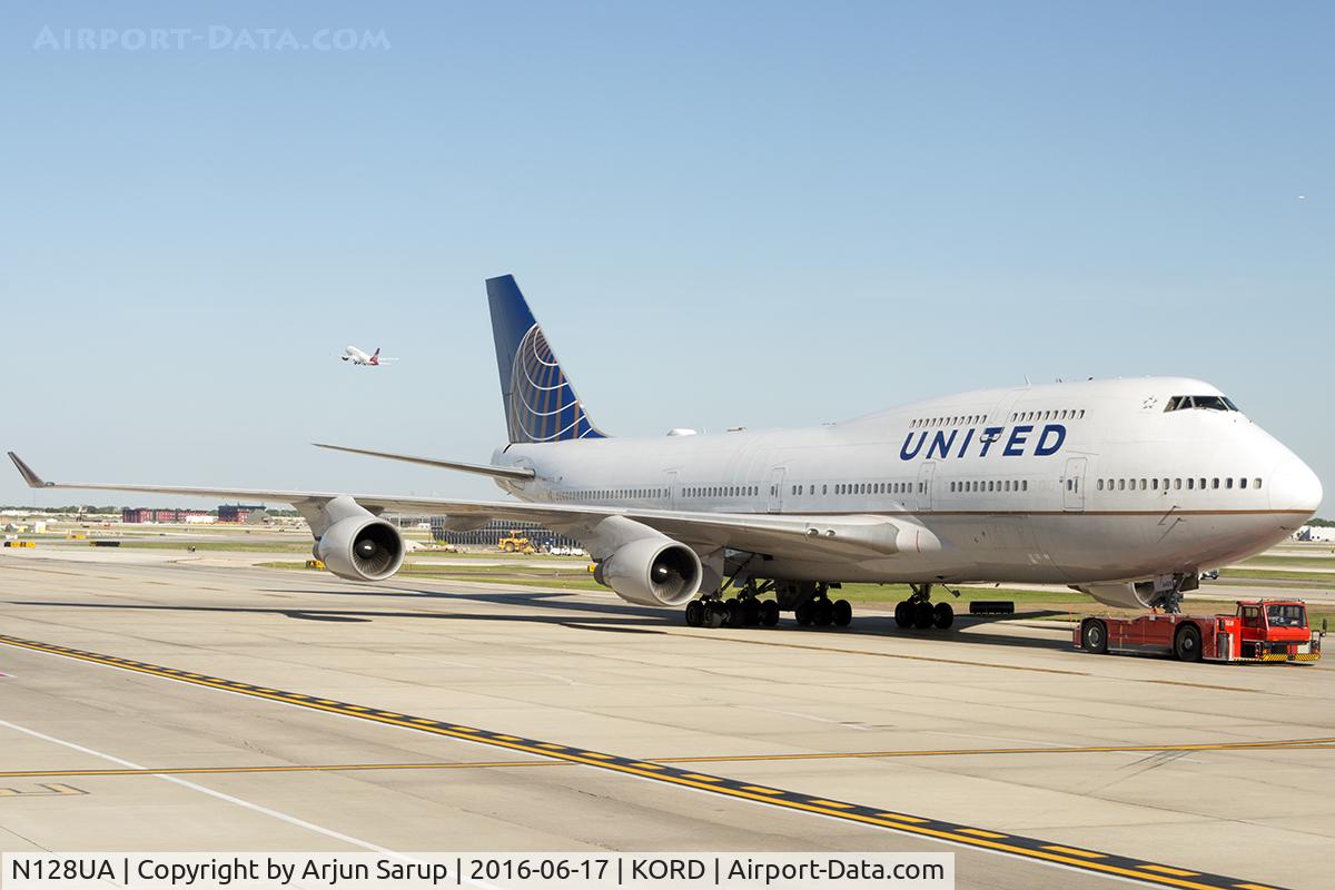 N128UA, 2000 Boeing 747-422 C/N 30023, Under tow at O'Hare.
