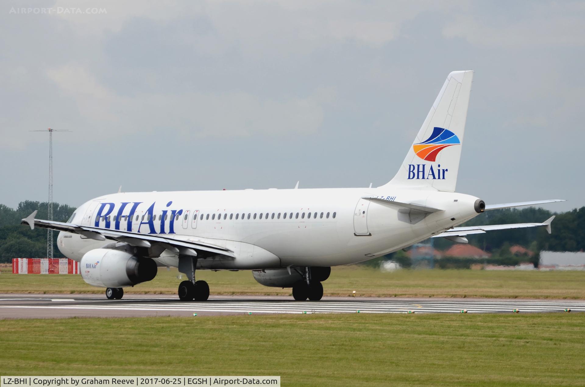 LZ-BHI, 2007 Airbus A320-214 C/N 3125, About to depart from Norwich.