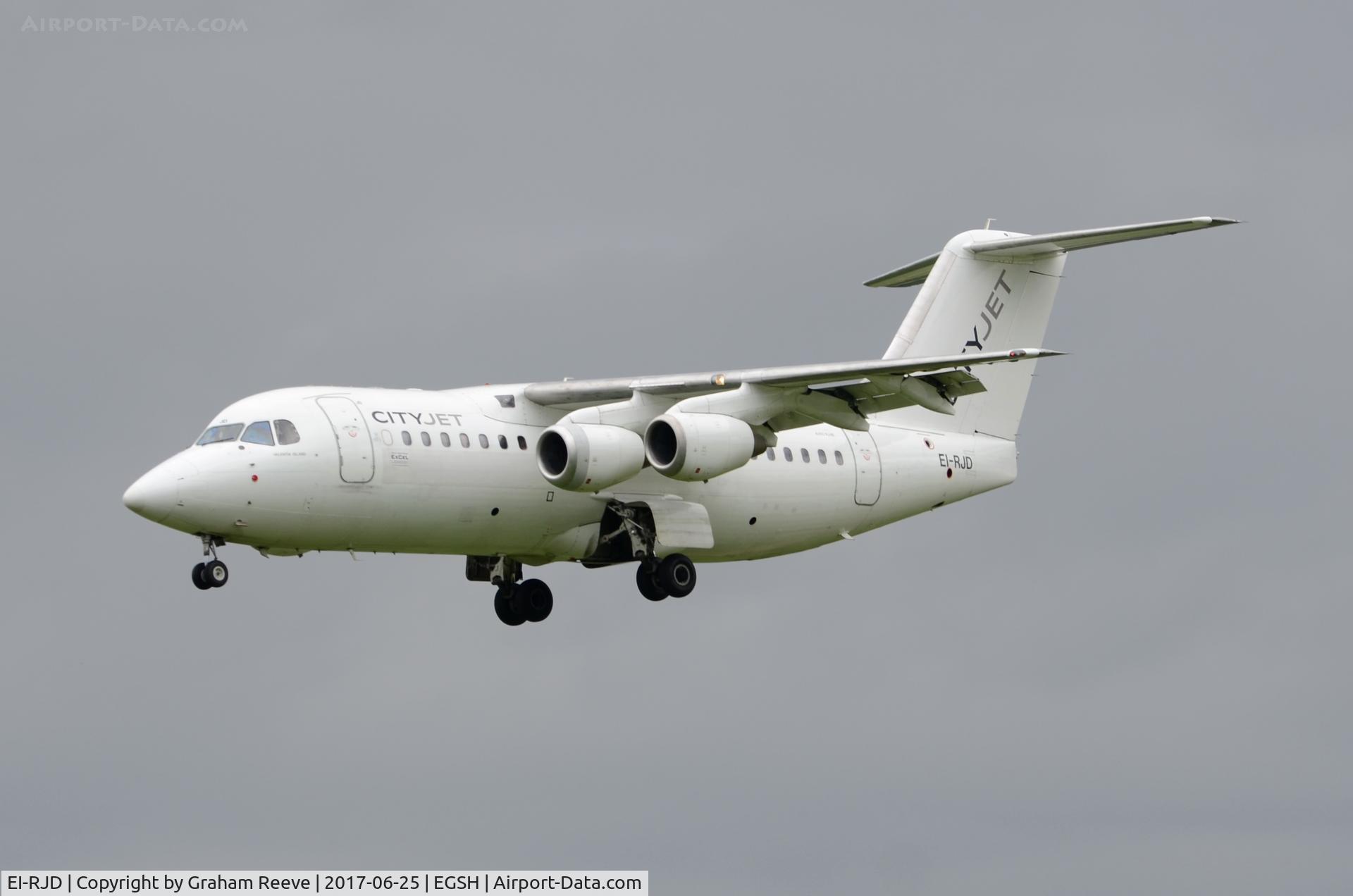EI-RJD, 1998 BAE Systems Avro 146-RJ85 C/N E.2334, Landing at Norwich.