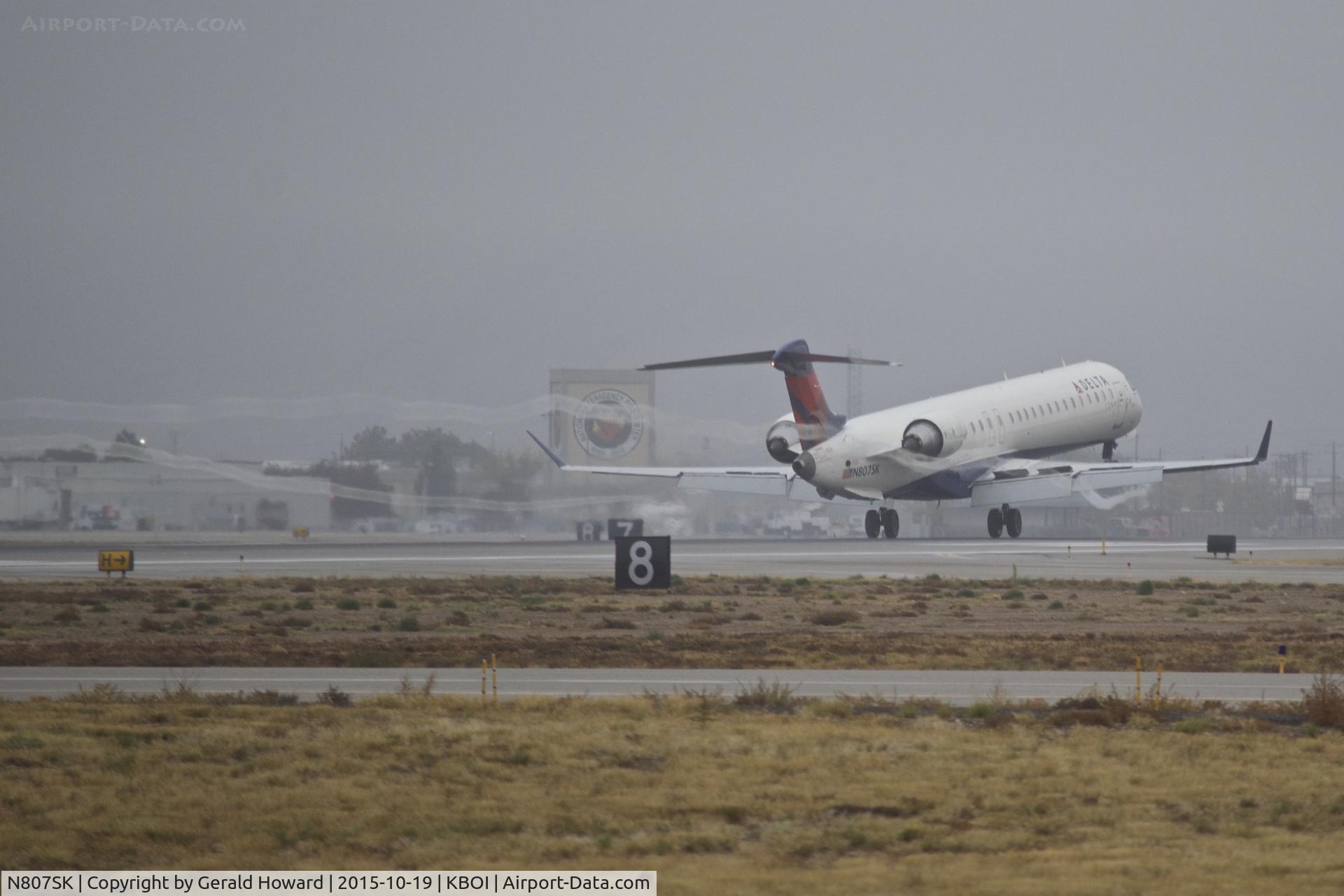 N807SK, 2006 Bombardier CRJ-900ER (CL-600-2D24) C/N 15082, Landed RWY 10L.