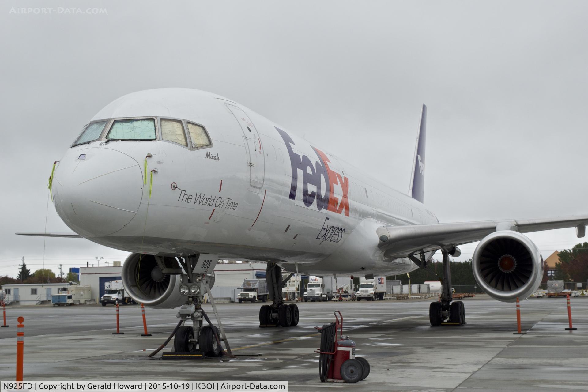 N925FD, 1994 Boeing 757-204 C/N 27238, Parked on FedEx ramp.