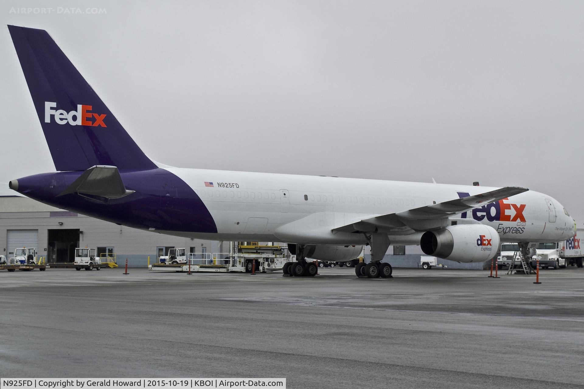 N925FD, 1994 Boeing 757-204 C/N 27238, Parked on FedEx ramp.