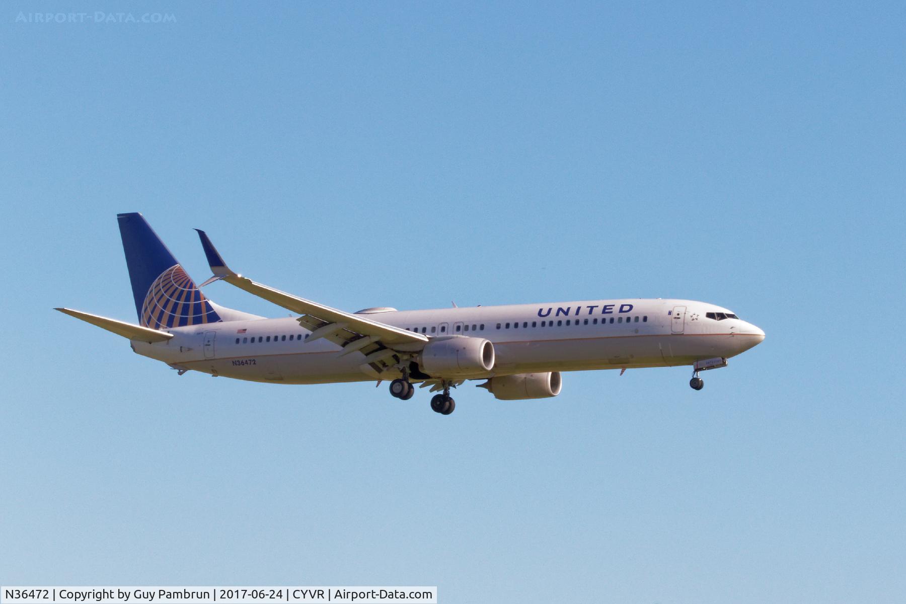 N36472, 2013 Boeing 737-924/ER C/N 31653, Landing
