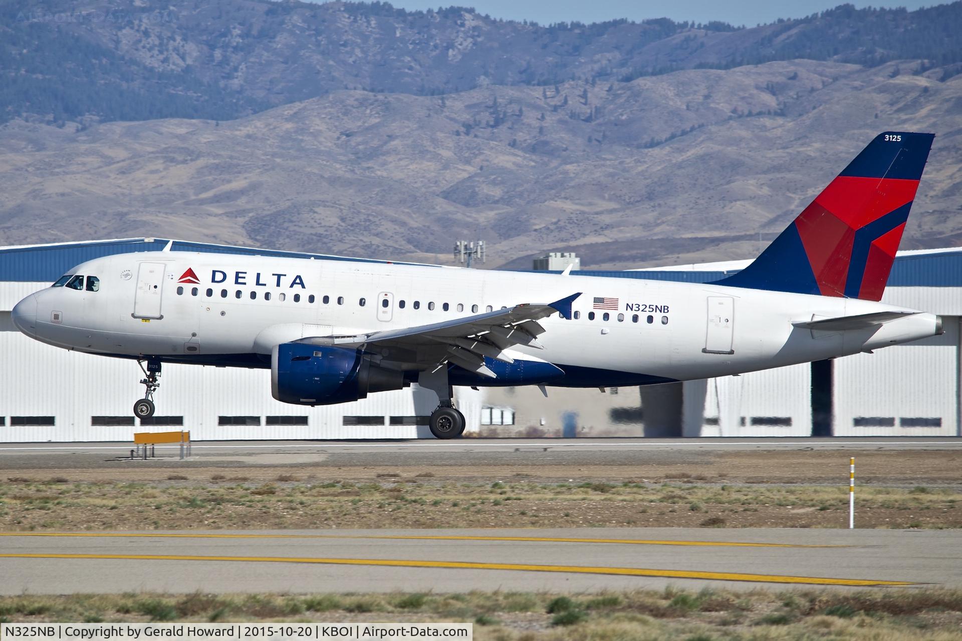 N325NB, 2001 Airbus A319-114 C/N 1483, Touch down on RWY 28R.