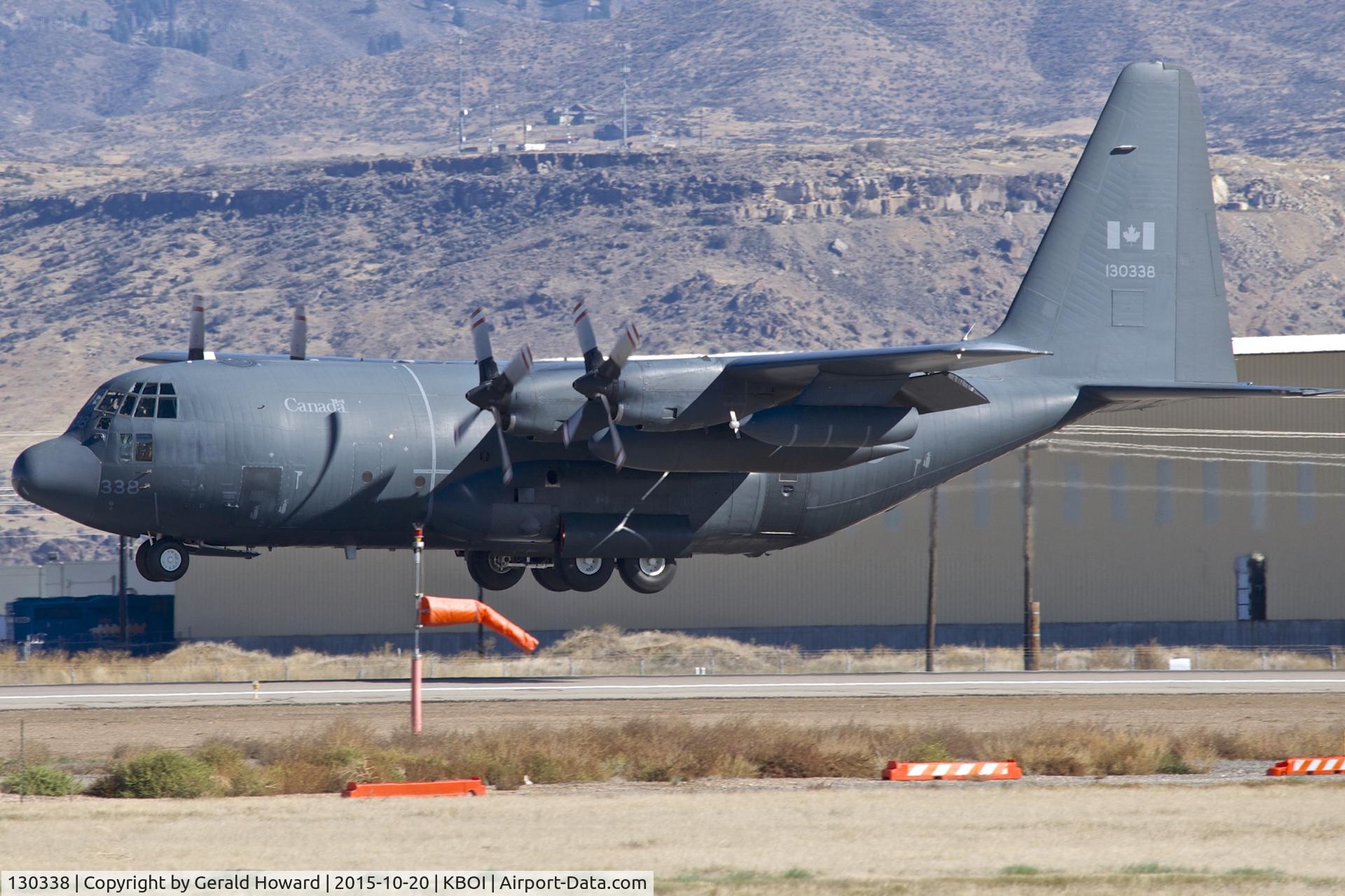 130338, 1989 Lockheed KCC-130H Hercules C/N 382-5175, Landing RWY 28R.  435 Squadron, 17 Wing, Winnipeg.